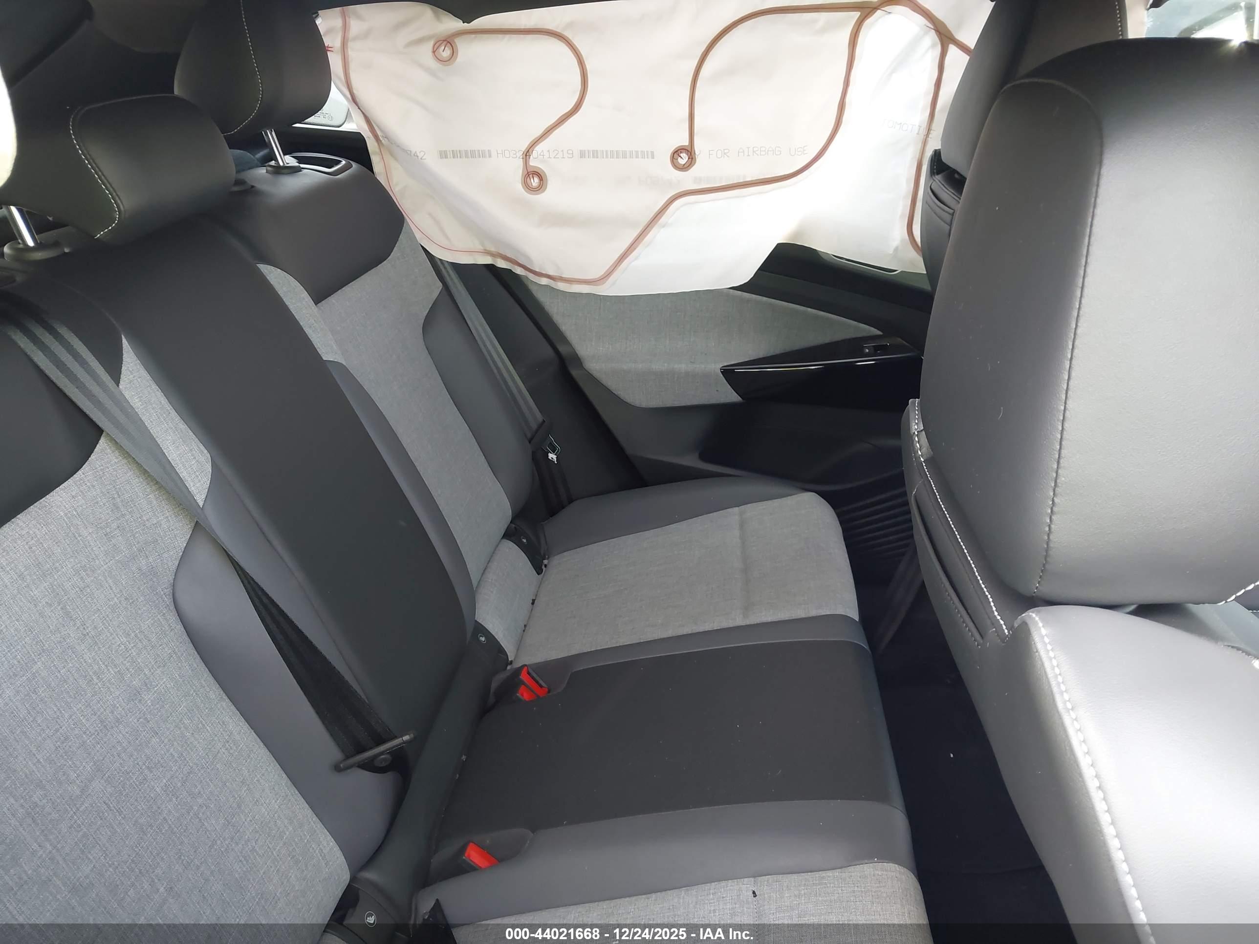 VOLKSWAGEN ID.4 image 8