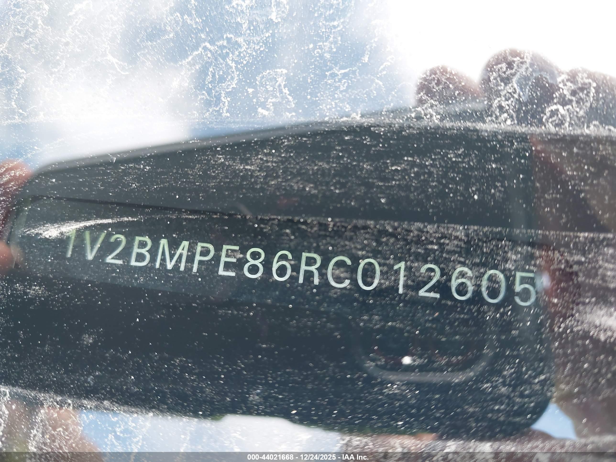VOLKSWAGEN ID.4 image 9