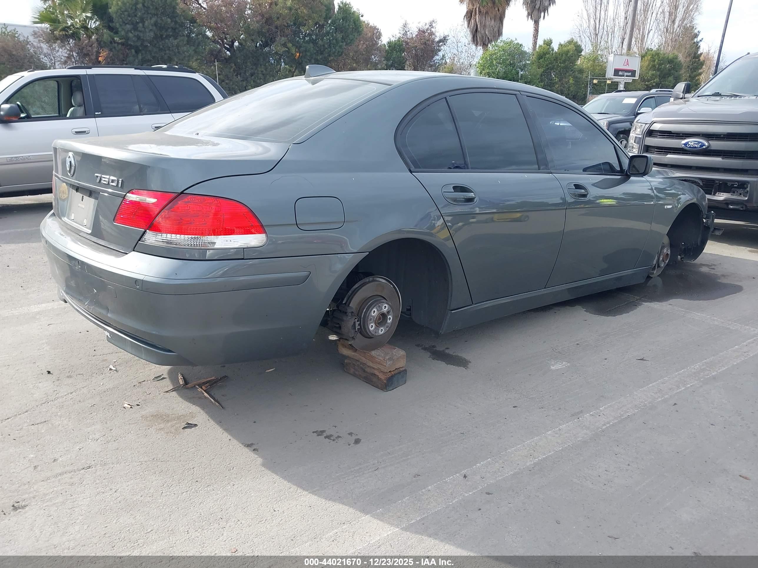 BMW 750I image 4