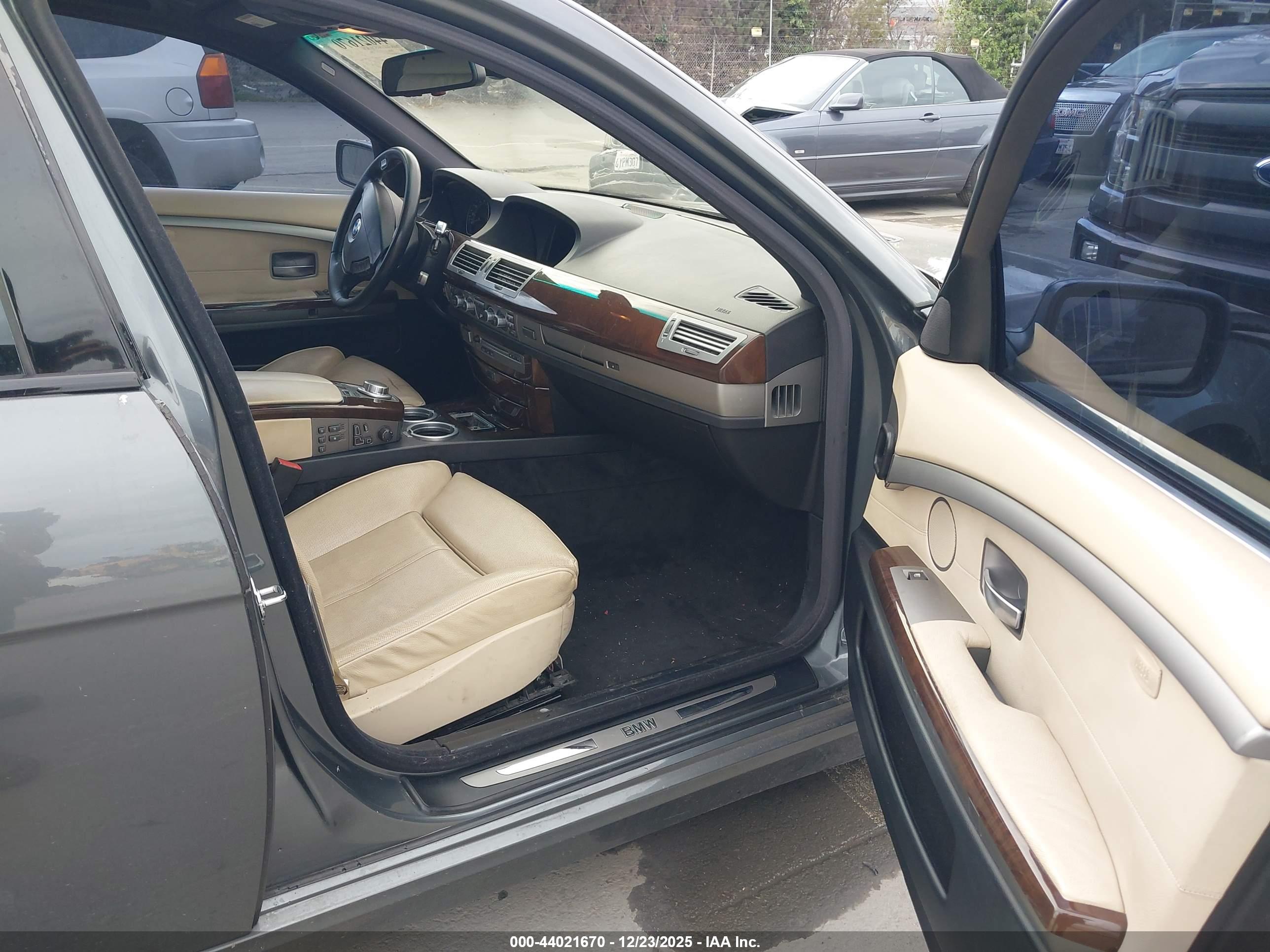BMW 750I image 5