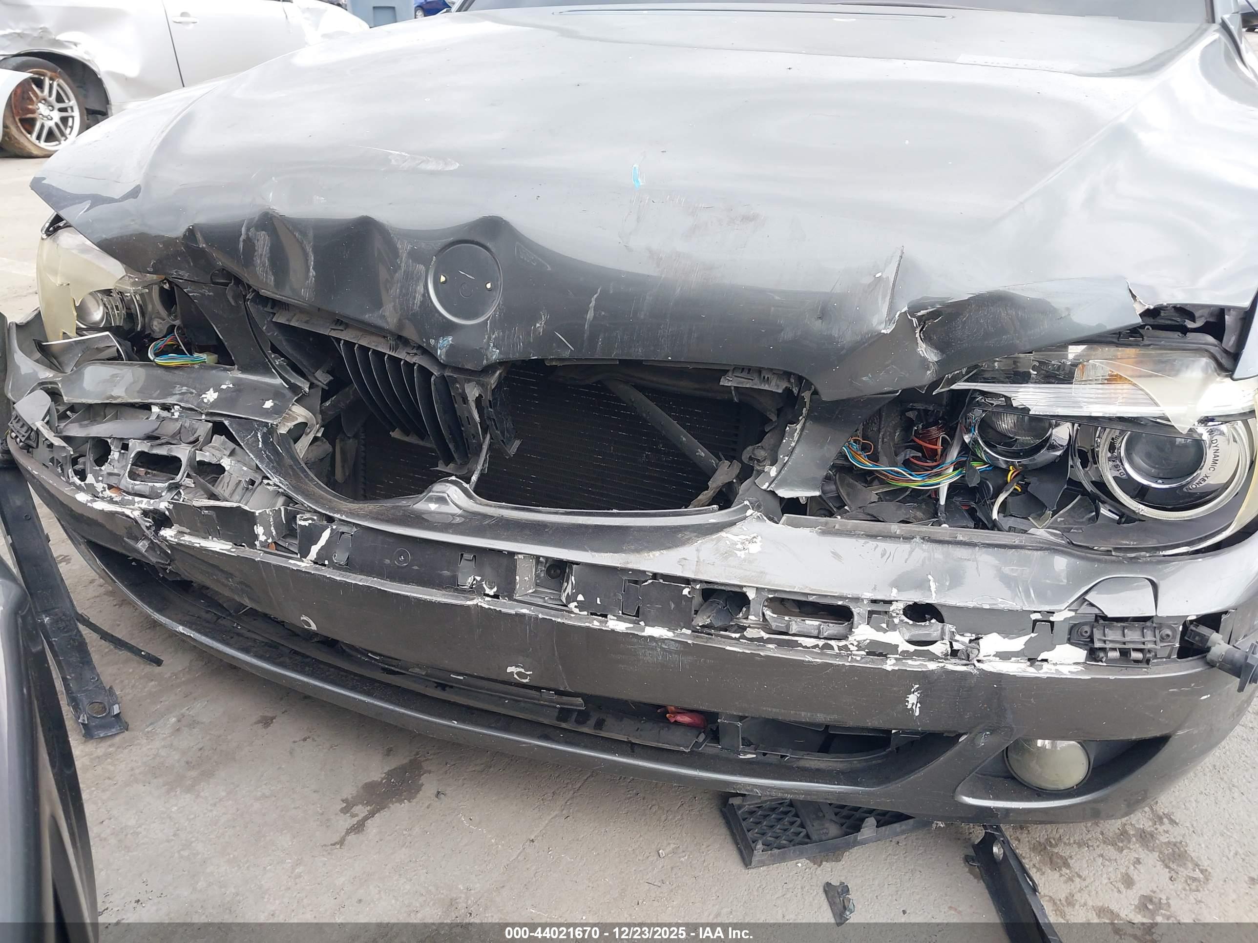 BMW 750I image 6