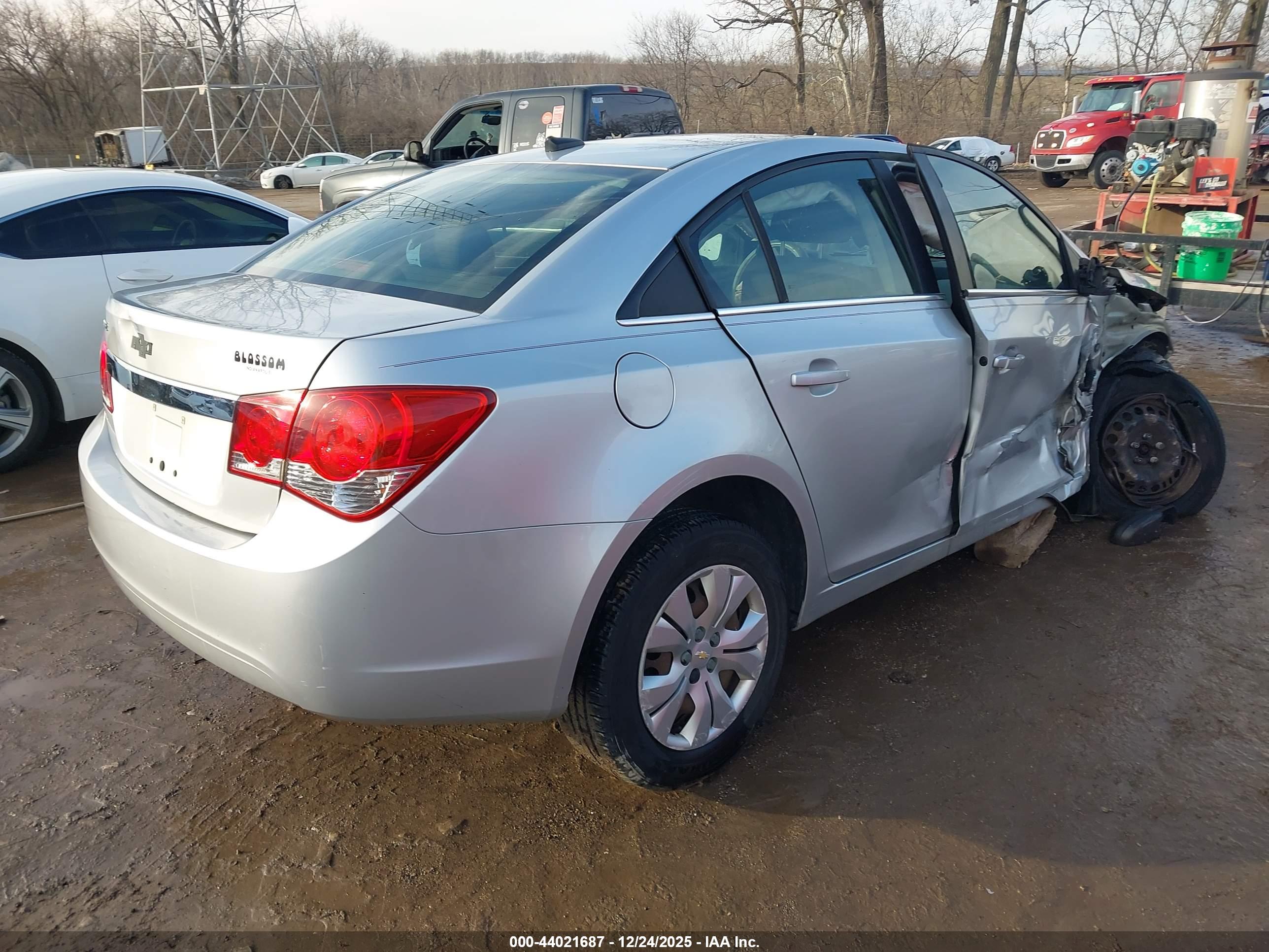 CHEVROLET CRUZE image 4