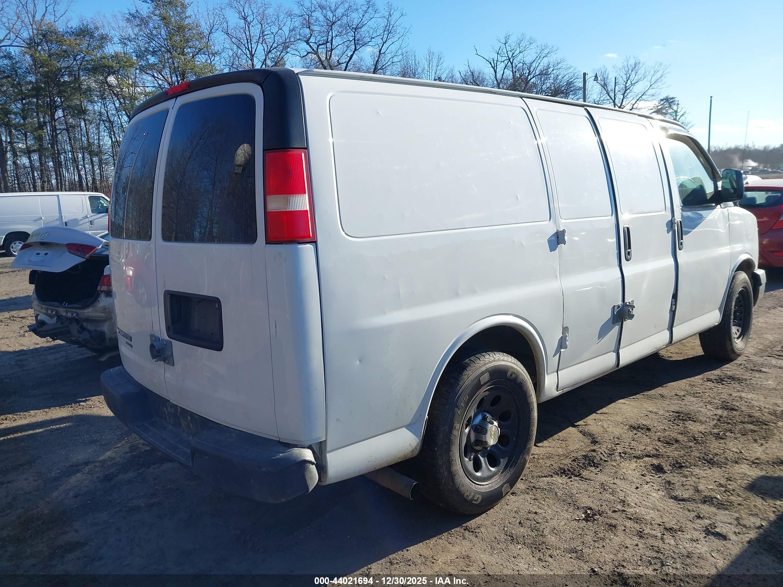 CHEVROLET EXPRESS image 4