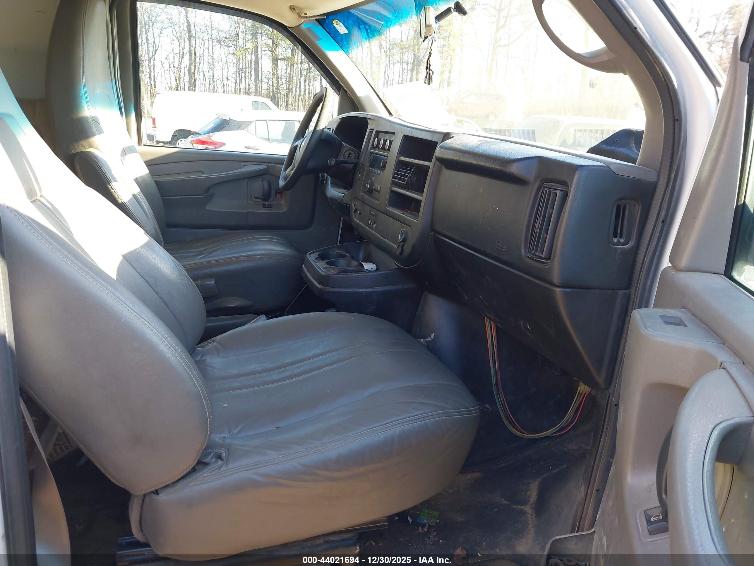 CHEVROLET EXPRESS image 5