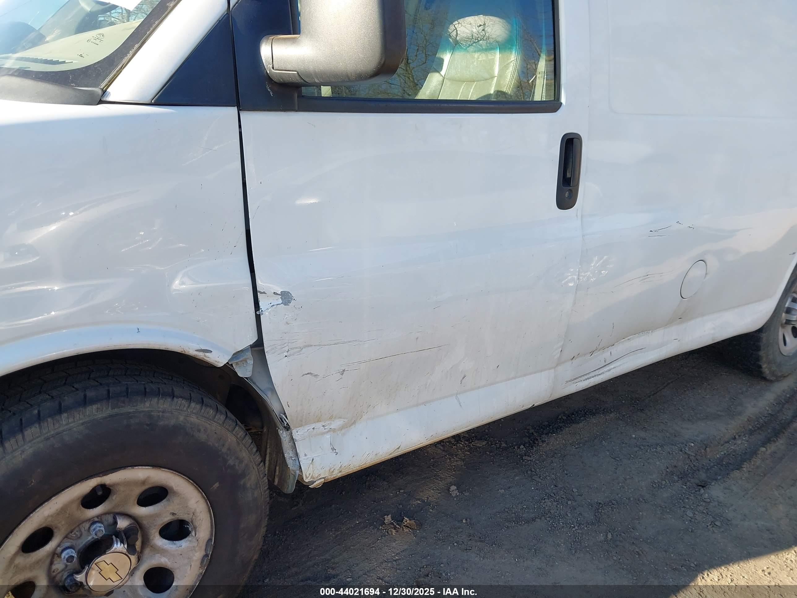 CHEVROLET EXPRESS image 6