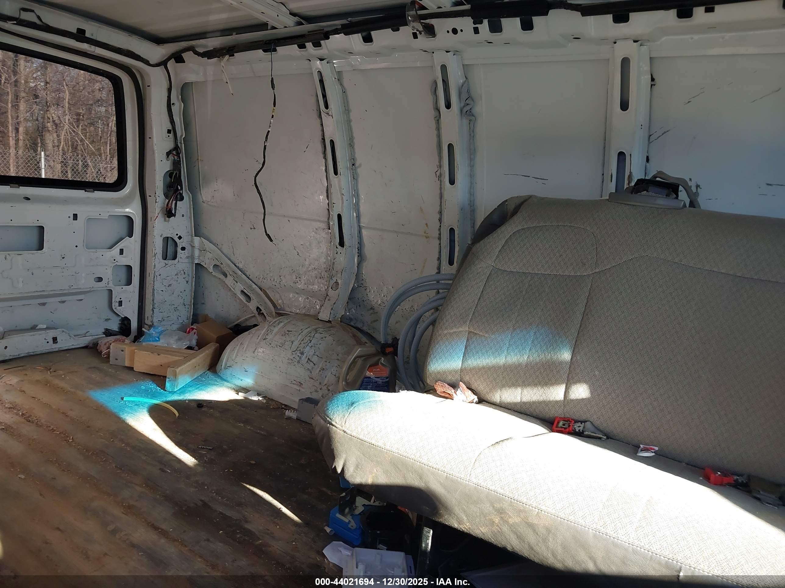 CHEVROLET EXPRESS image 8
