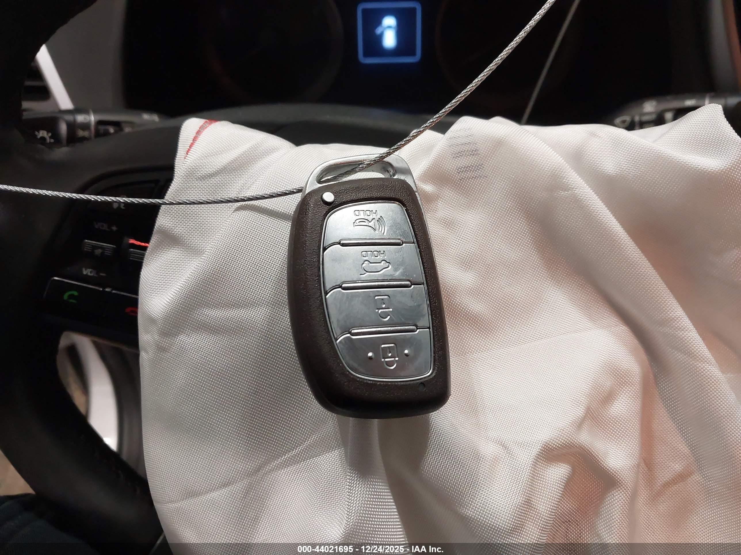 HYUNDAI TUCSON image 11