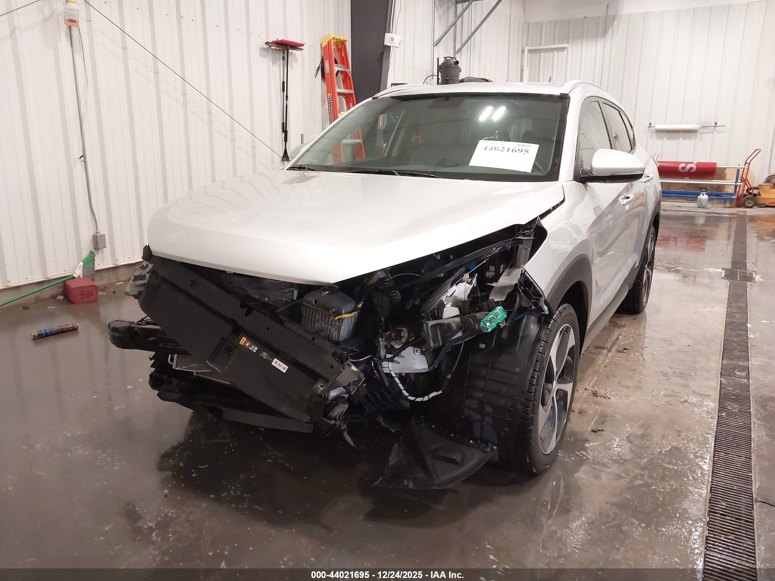 HYUNDAI TUCSON image 6