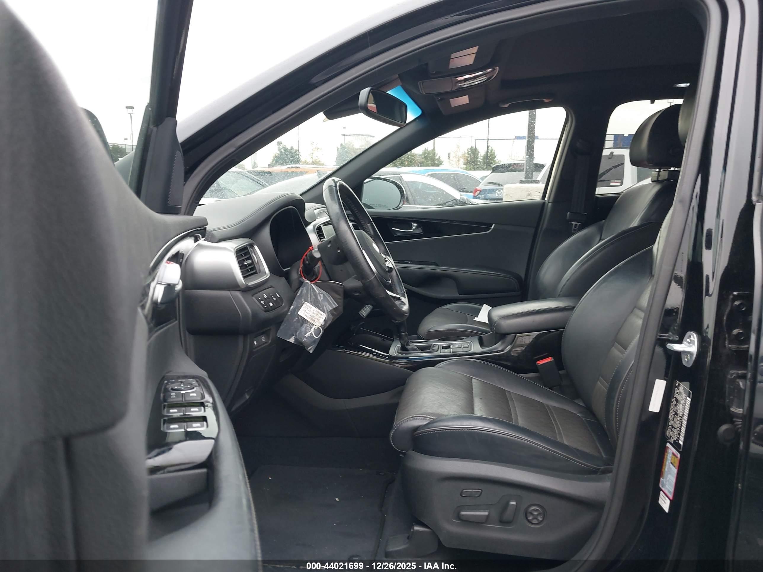 KIA SORENTO image 5