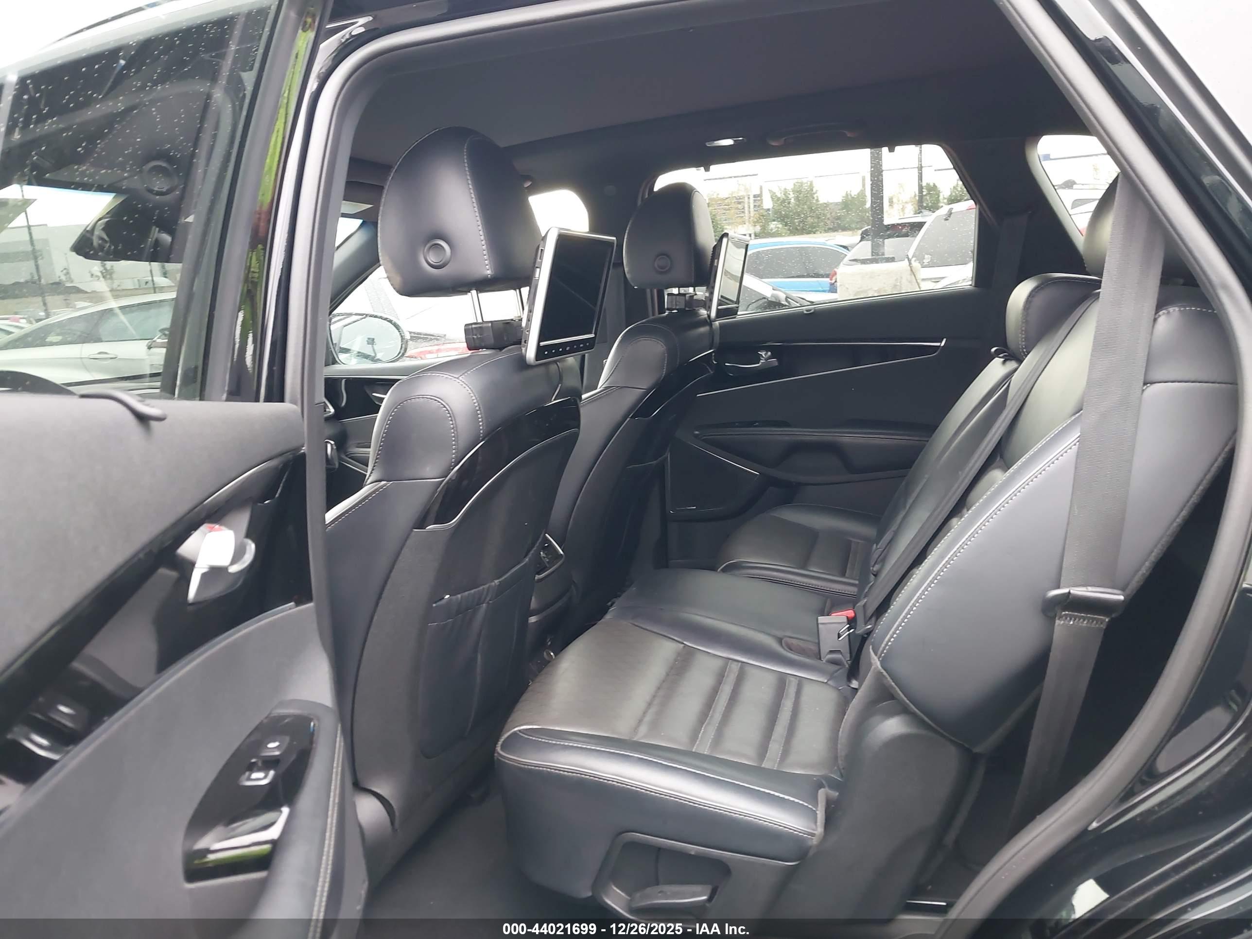 KIA SORENTO image 8