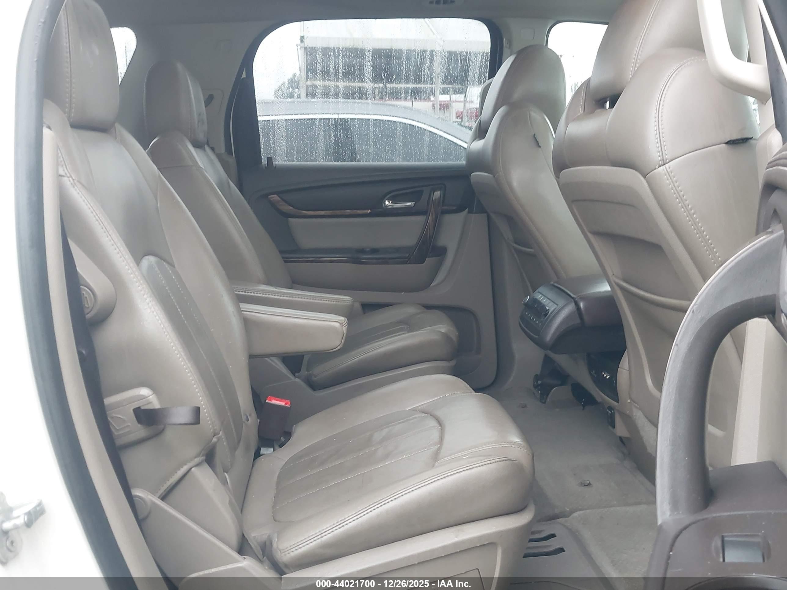 GMC ACADIA image 8