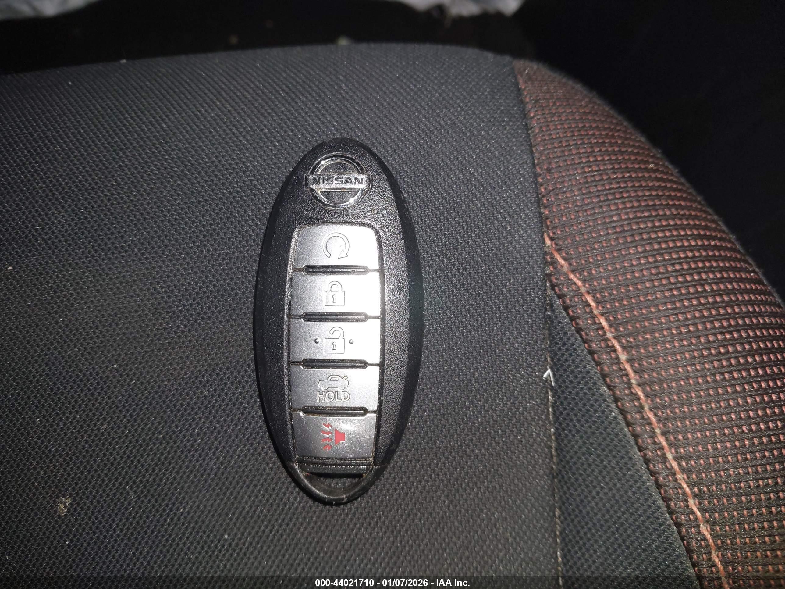 NISSAN VERSA image 11