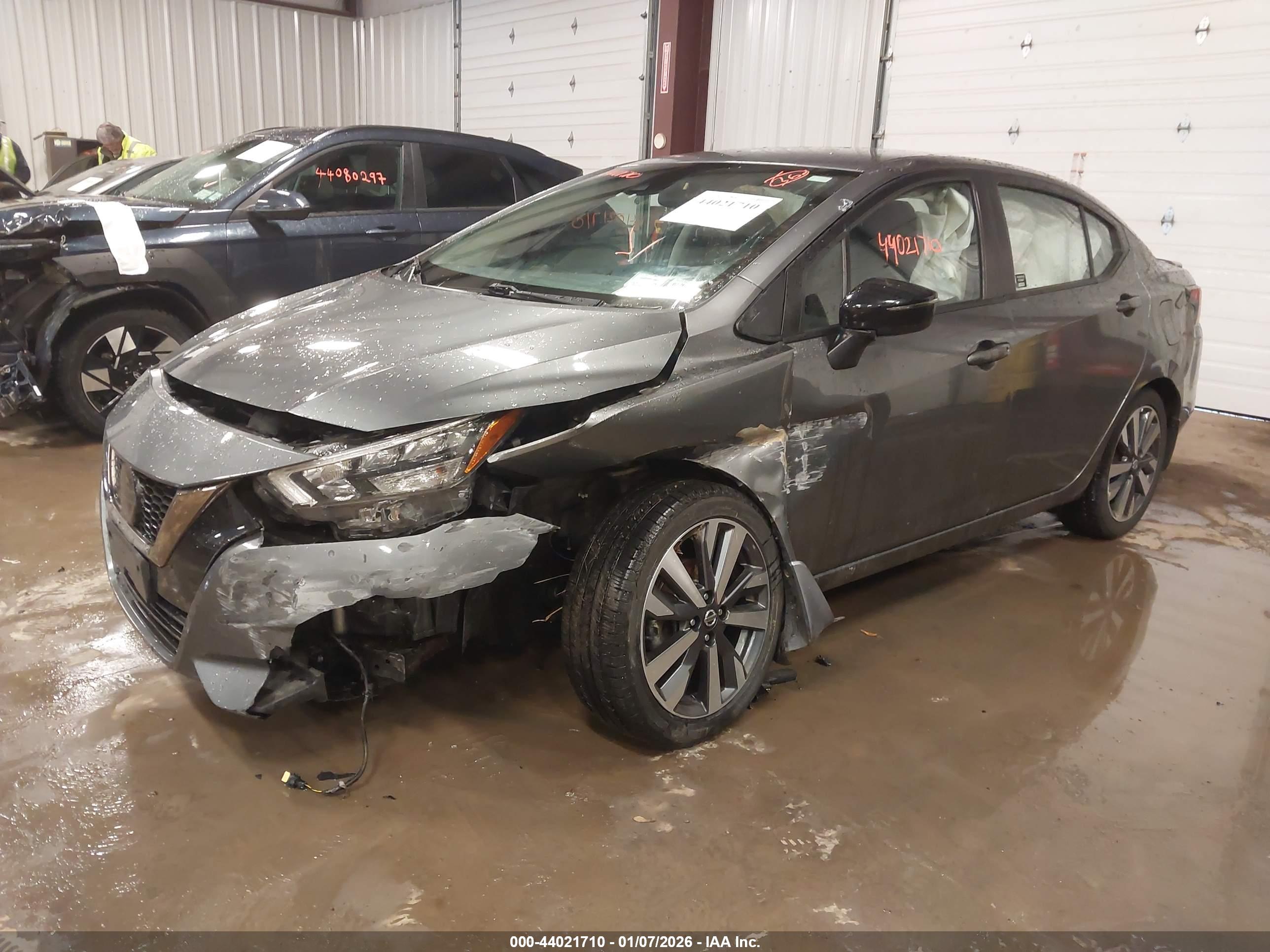 NISSAN VERSA image 2