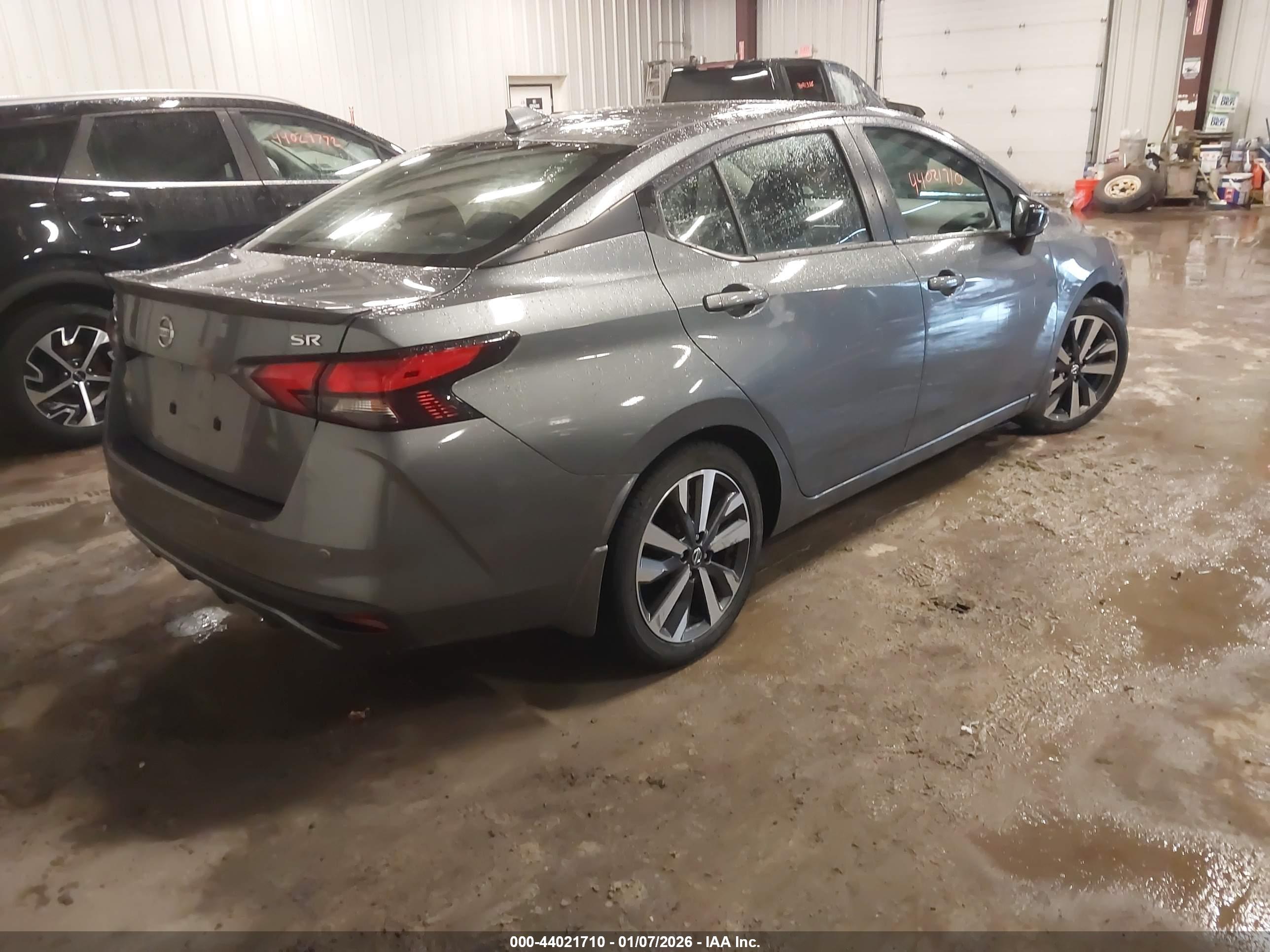 NISSAN VERSA image 4