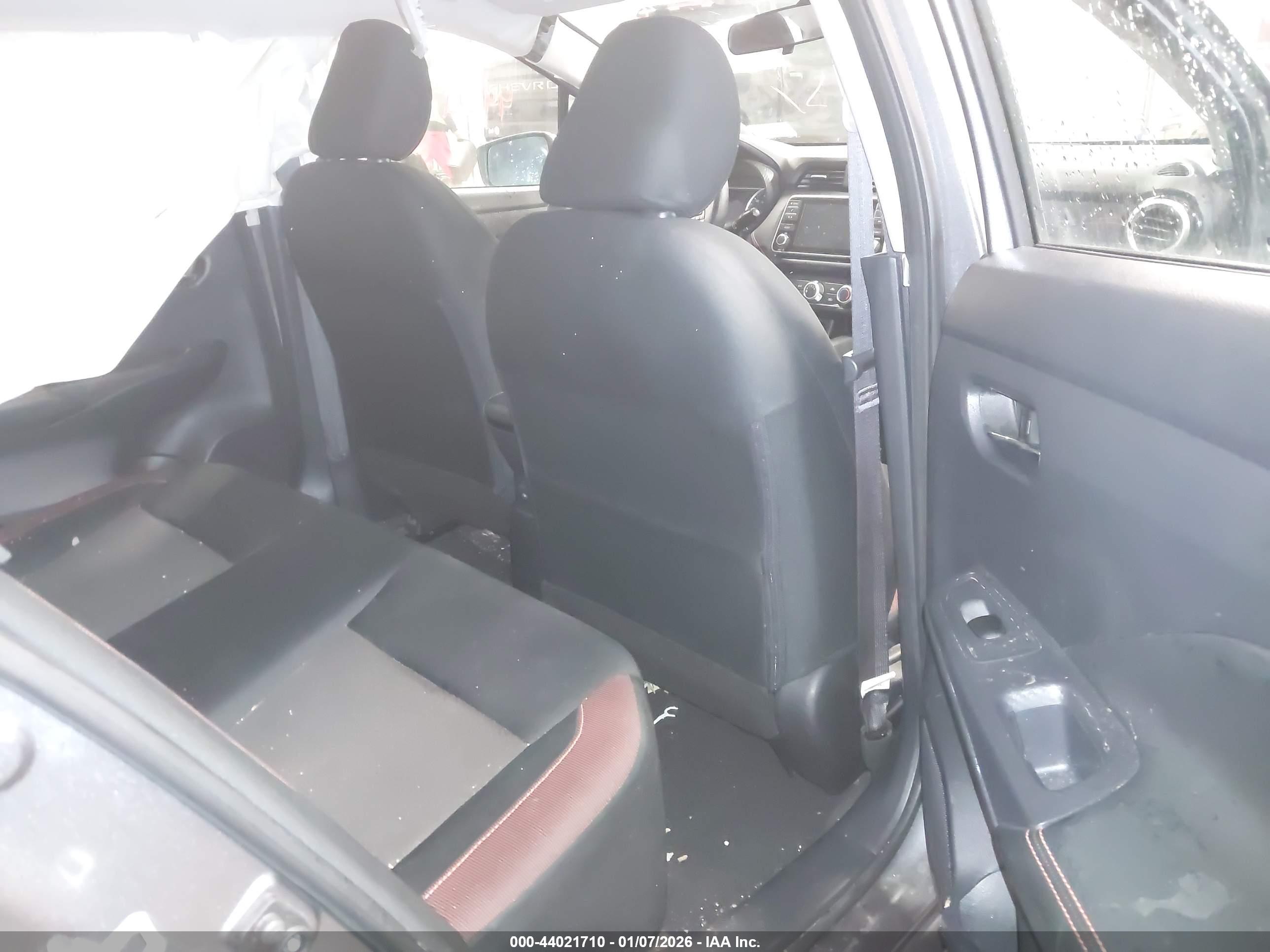 NISSAN VERSA image 8