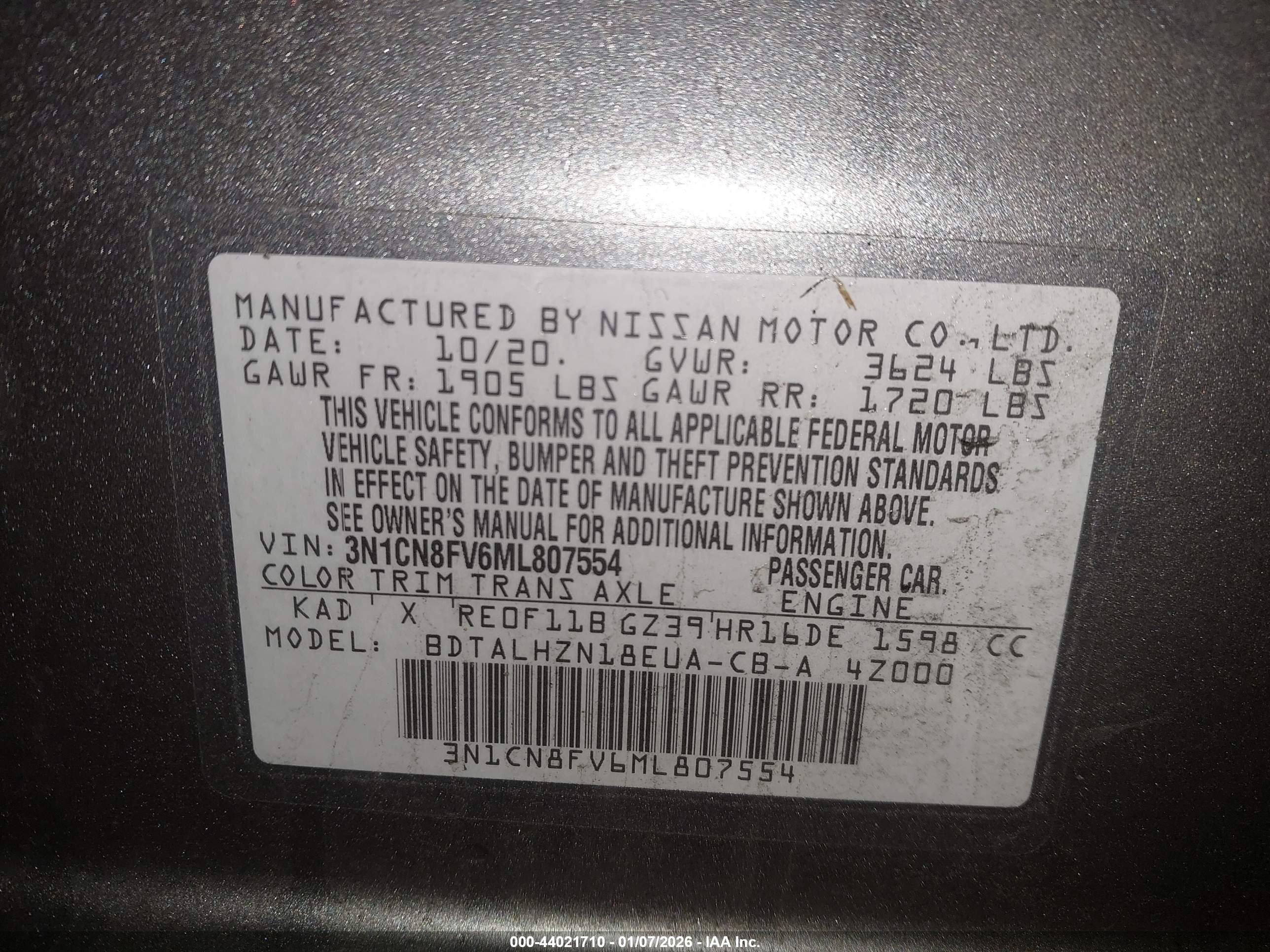 NISSAN VERSA image 9