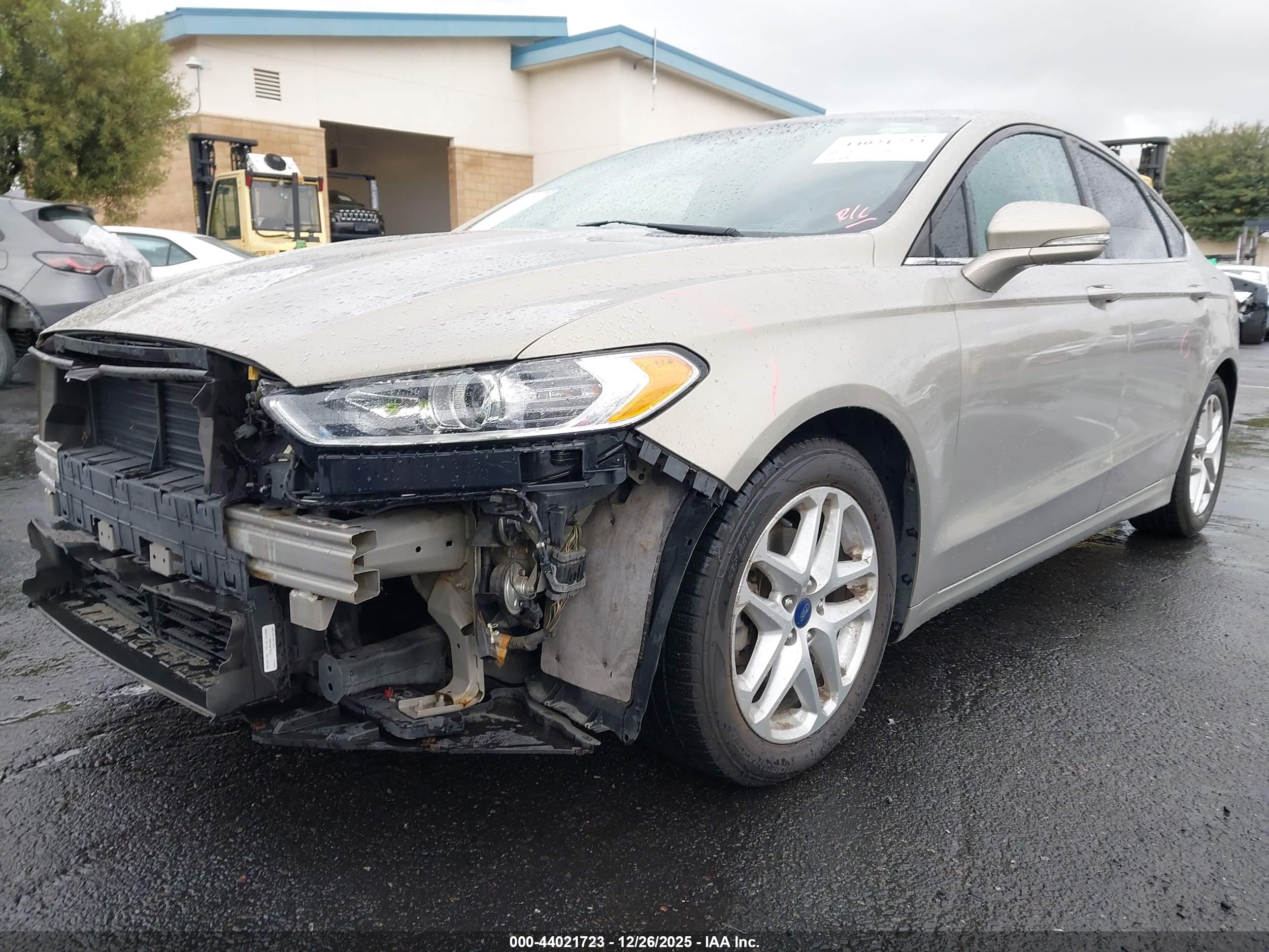 FORD FUSION image 2