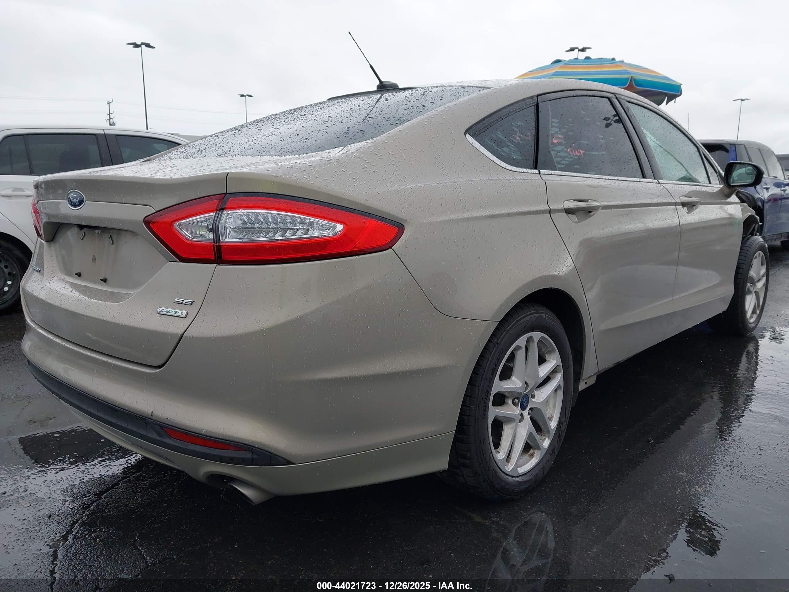 FORD FUSION image 4