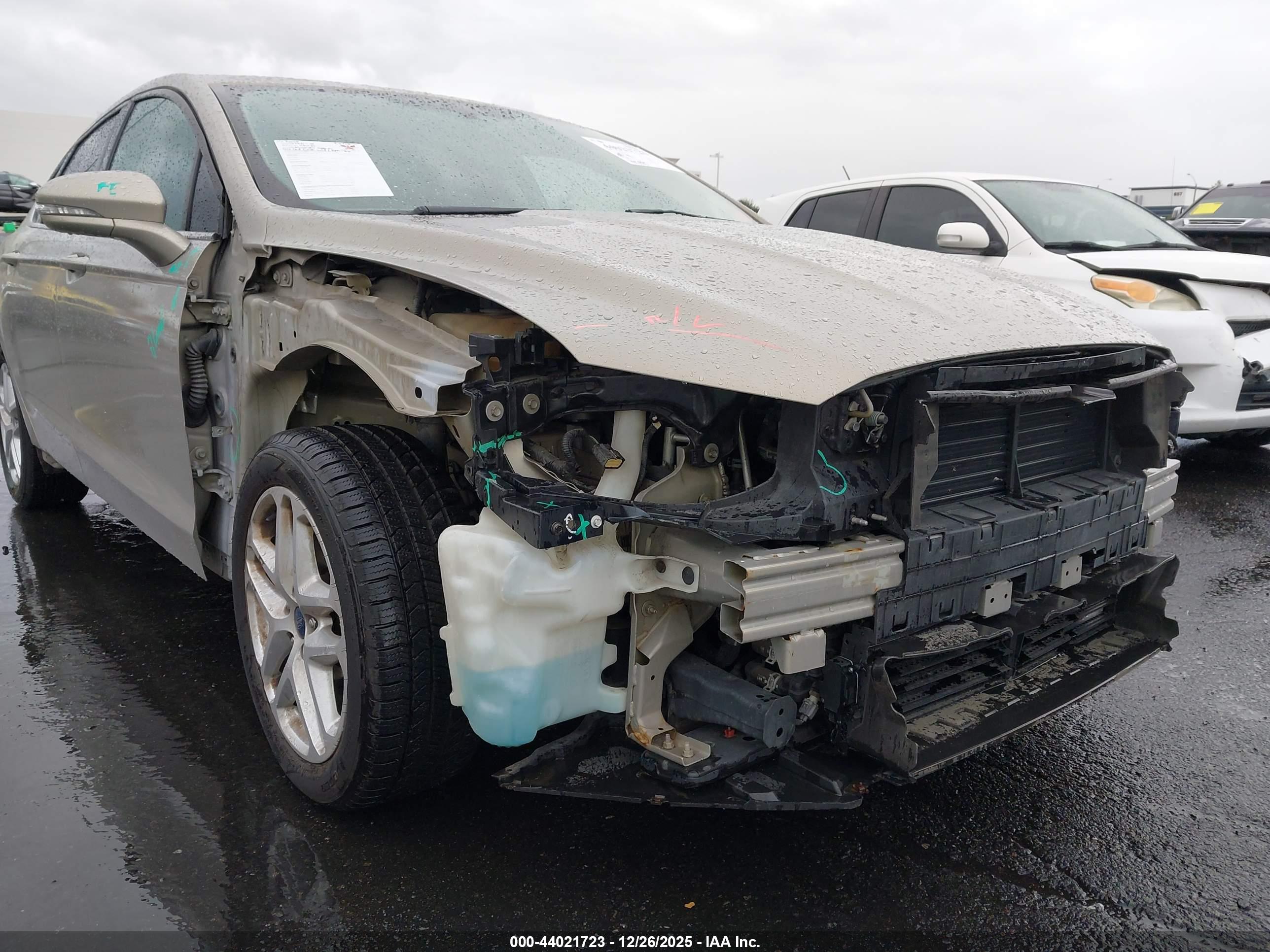 FORD FUSION image 6