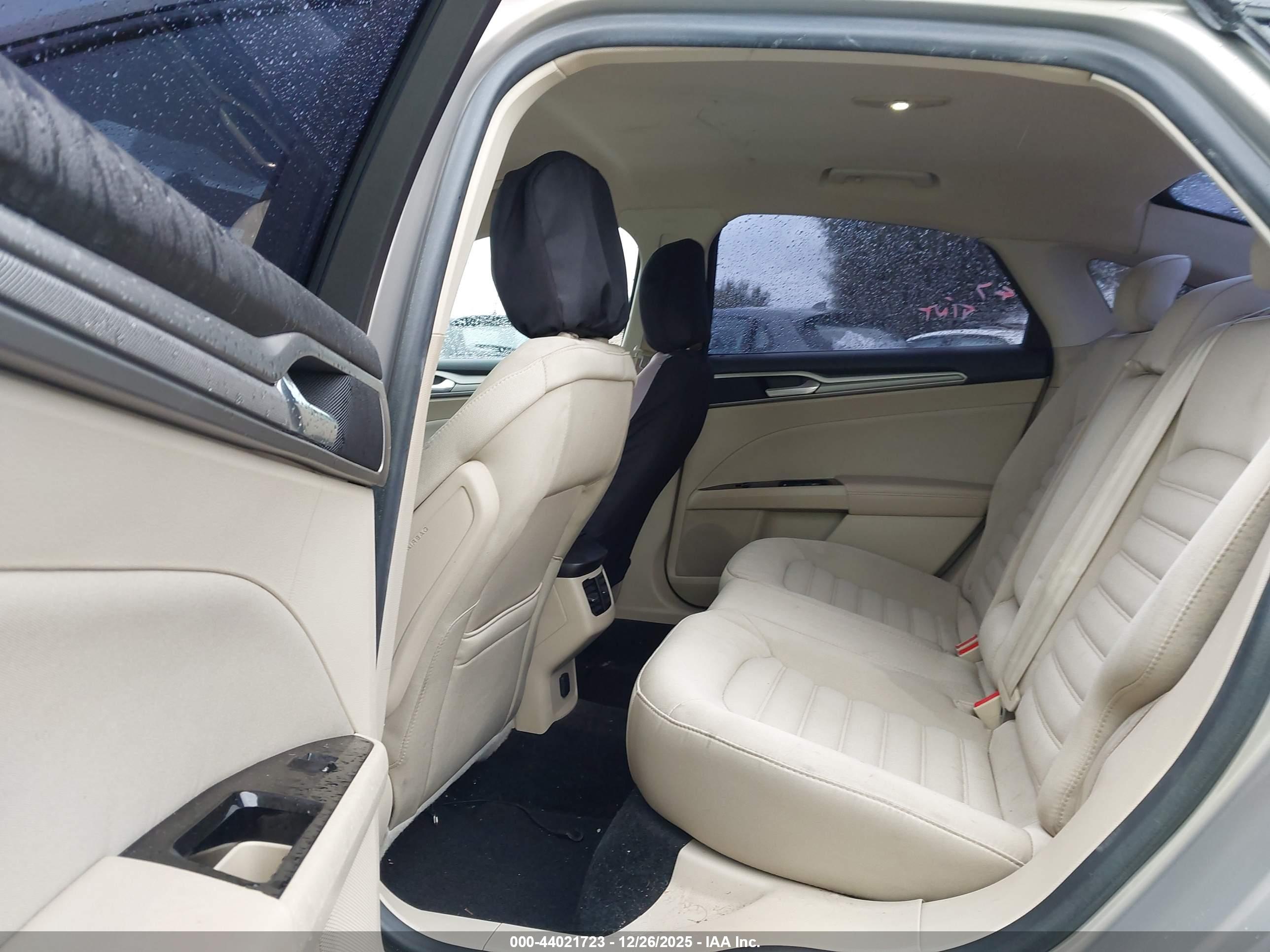 FORD FUSION image 8