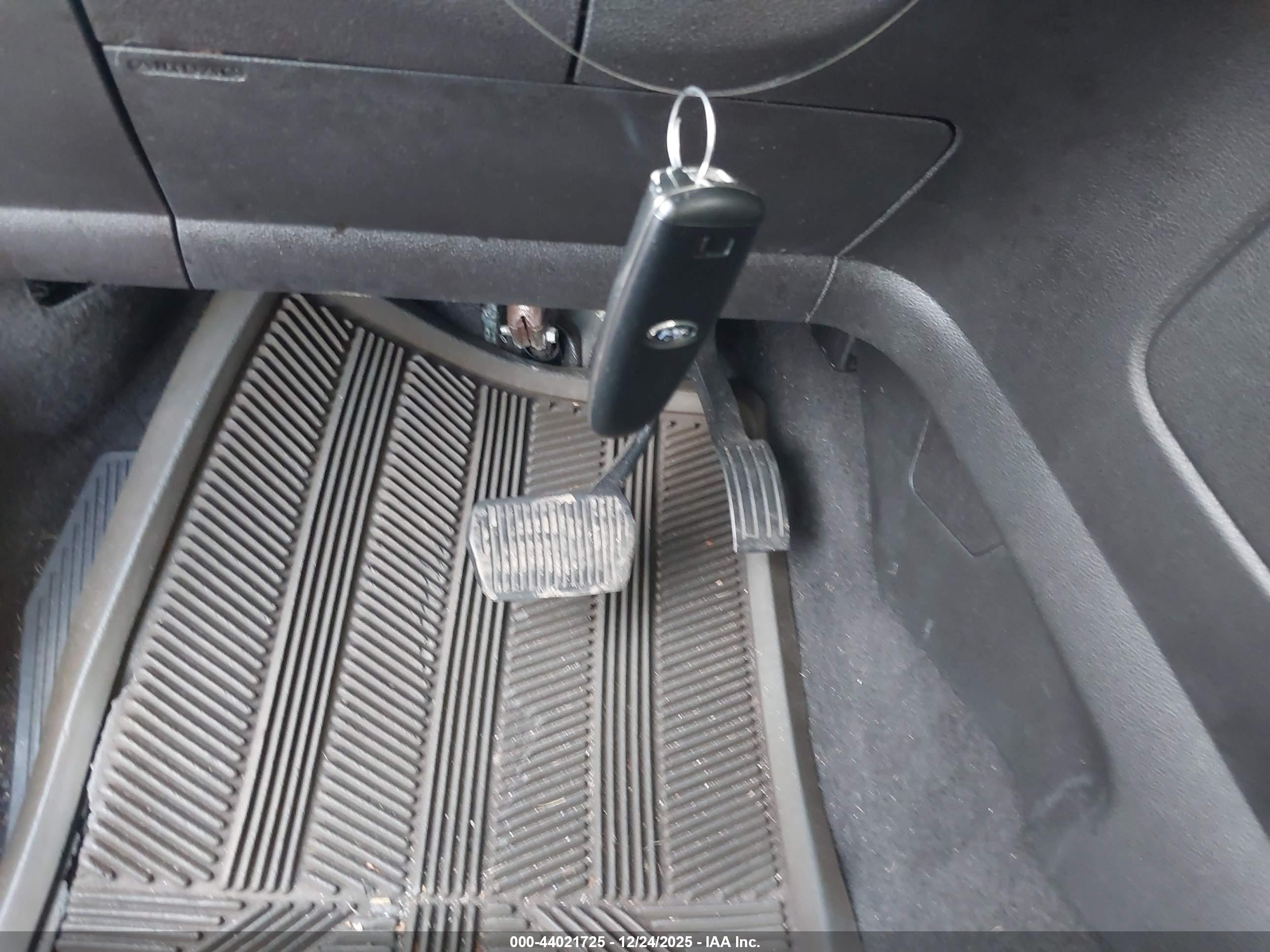 FORD ESCAPE image 11