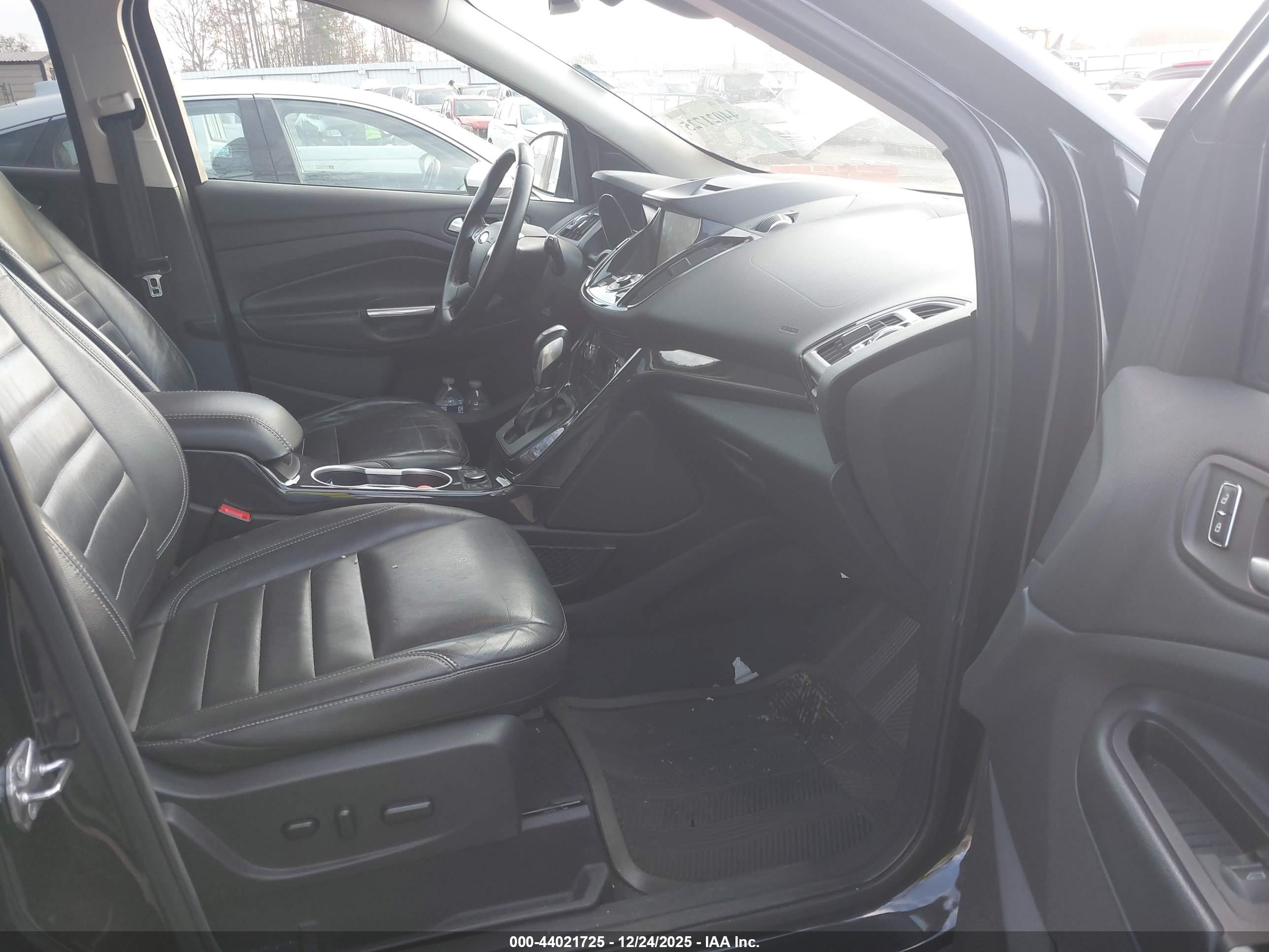 FORD ESCAPE image 5