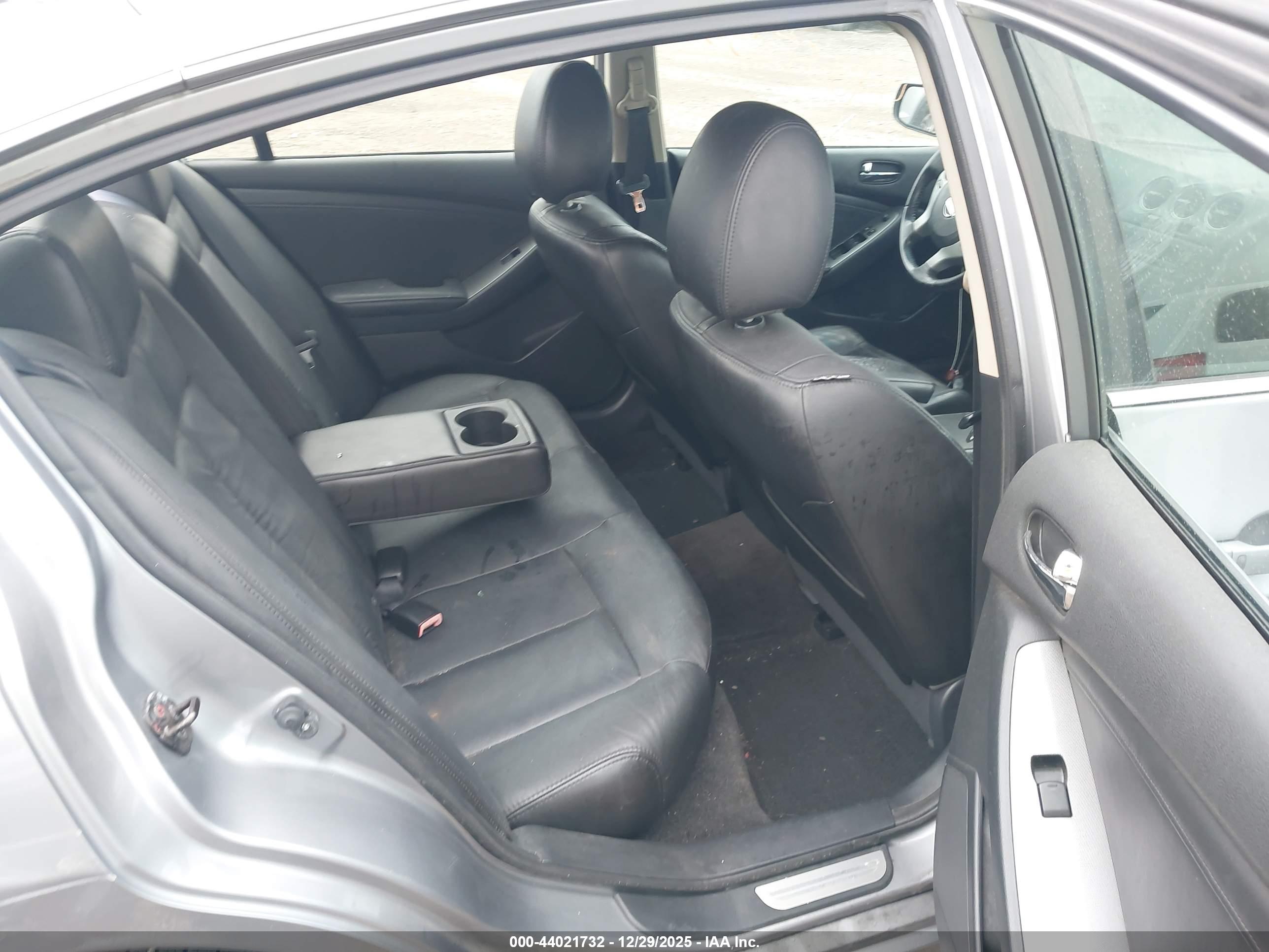 NISSAN ALTIMA image 8