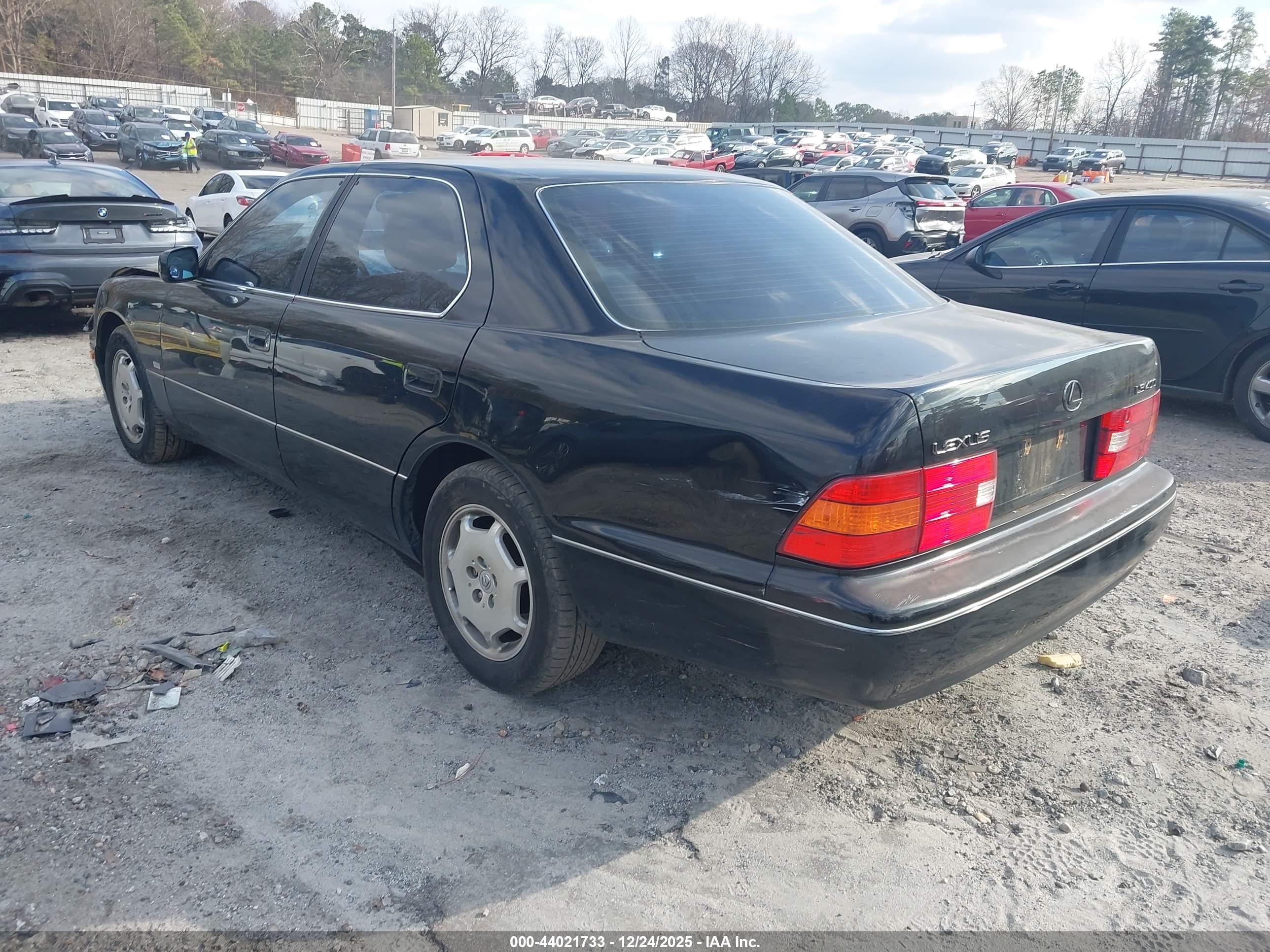 LEXUS LS image 3