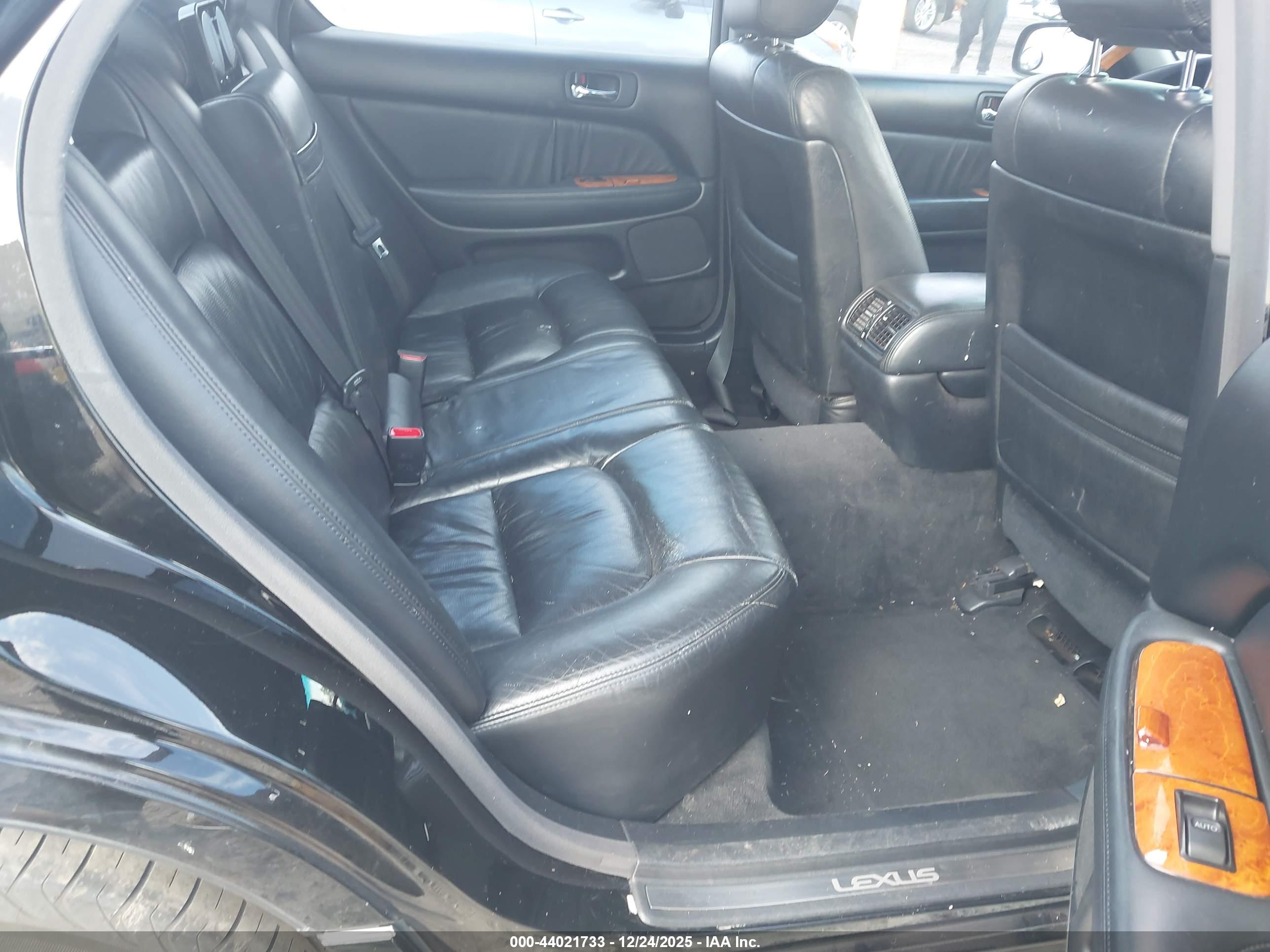 LEXUS LS image 8
