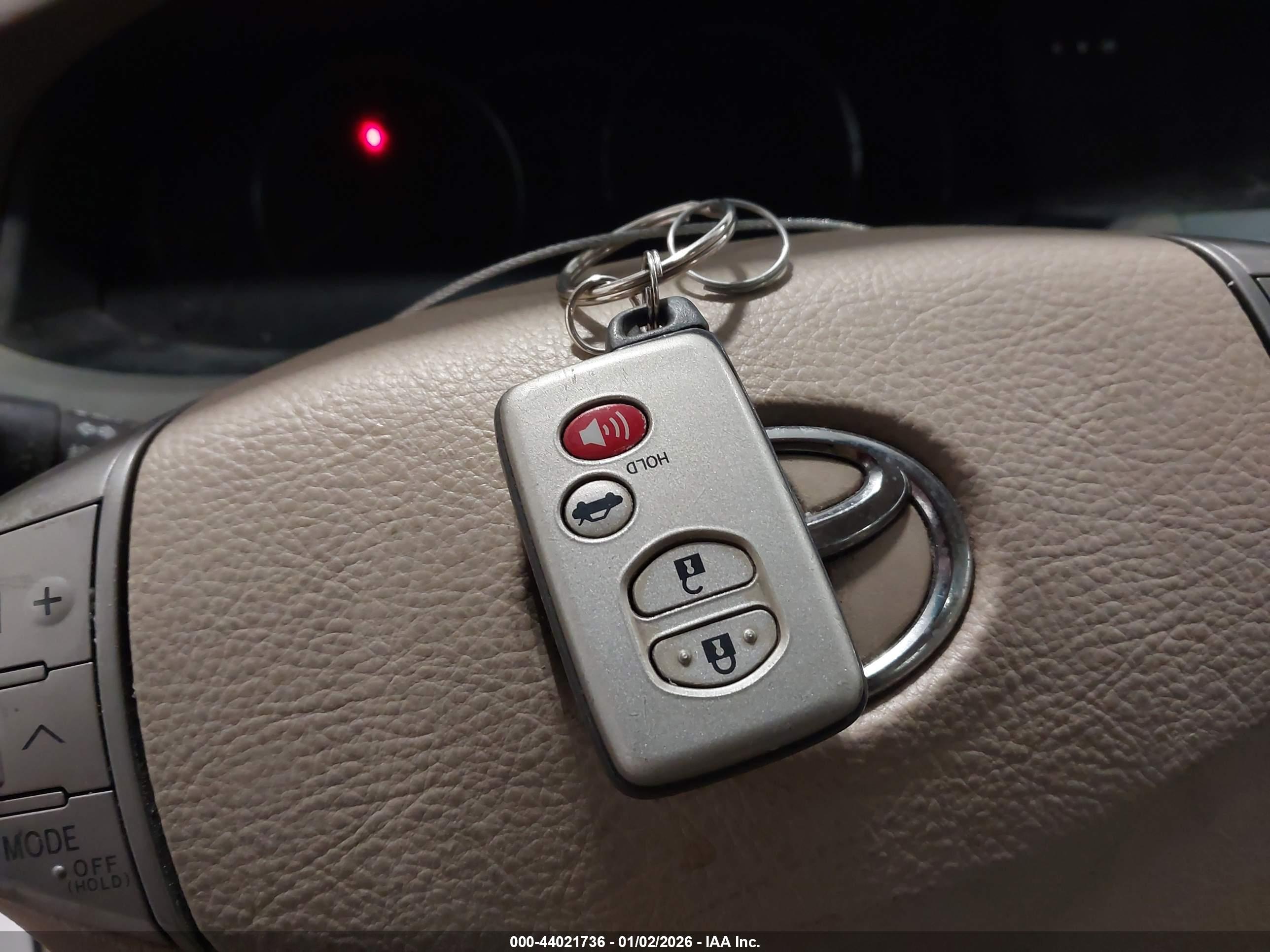 TOYOTA AVALON image 11