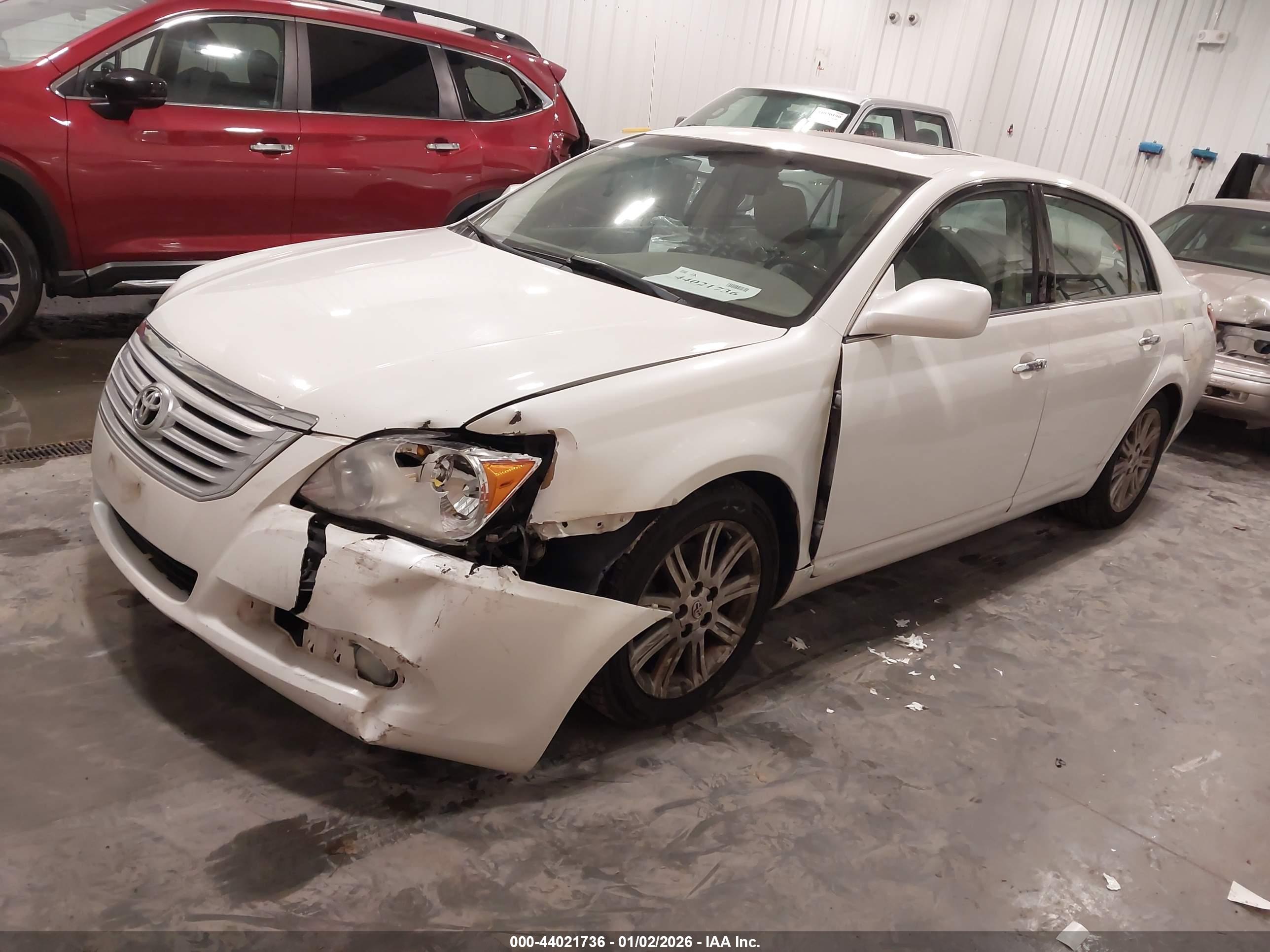 TOYOTA AVALON image 2