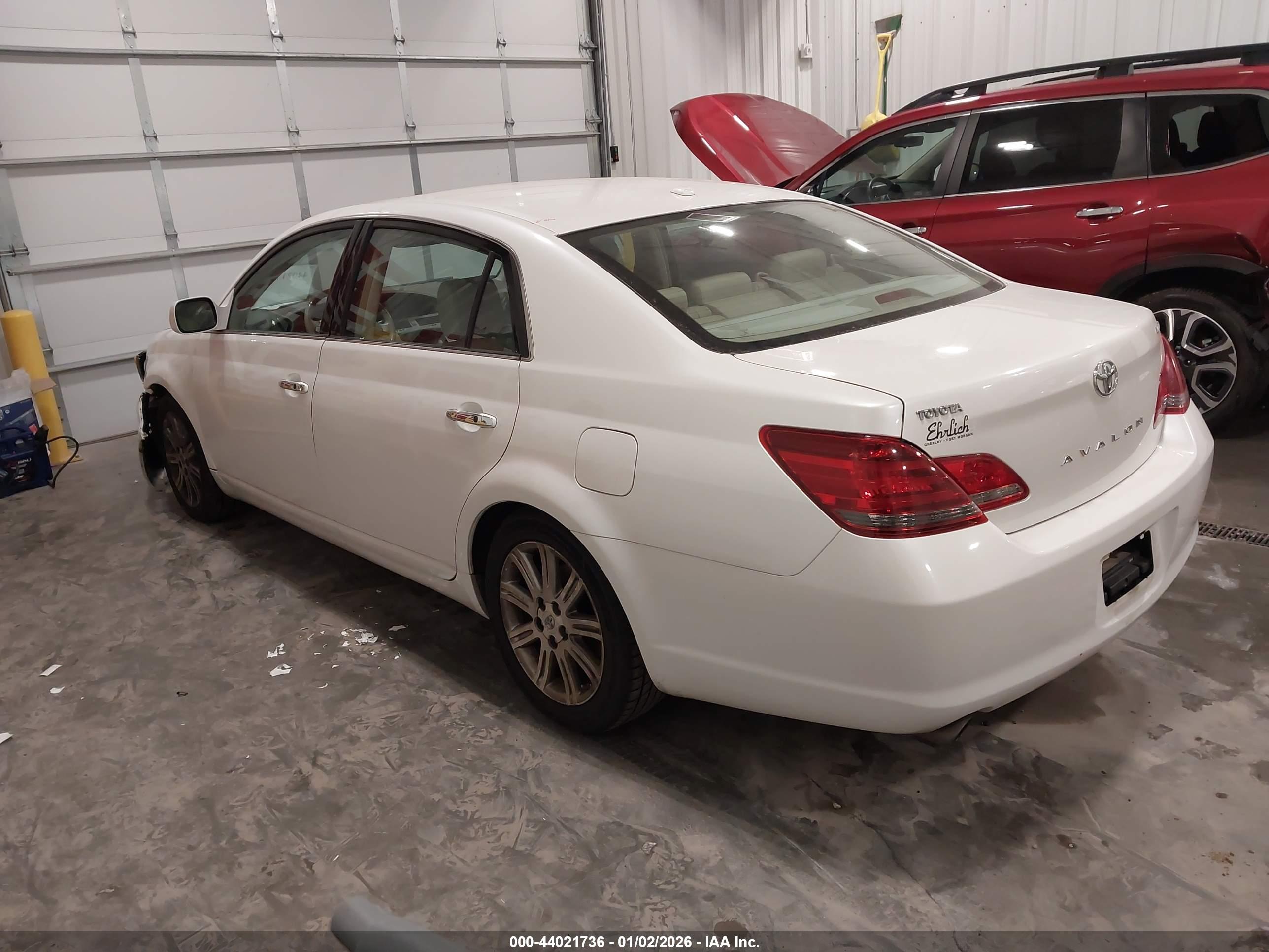TOYOTA AVALON image 3