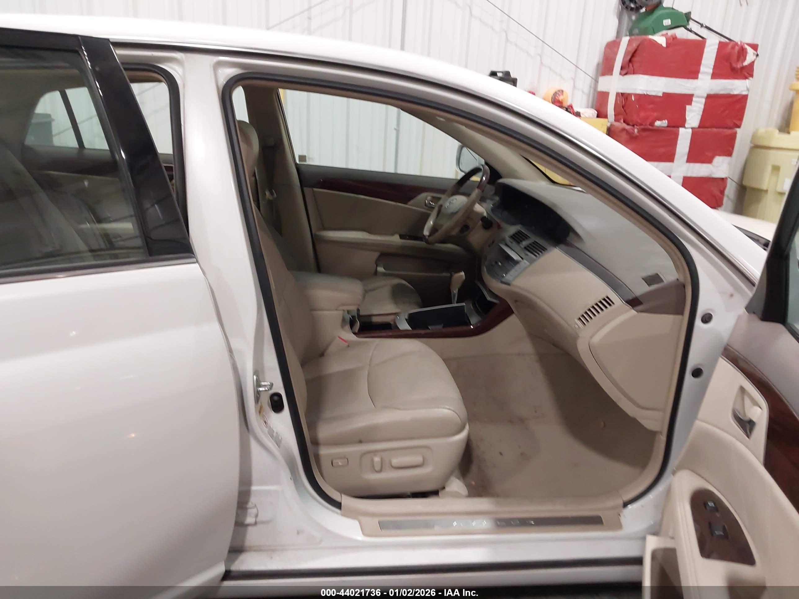 TOYOTA AVALON image 5