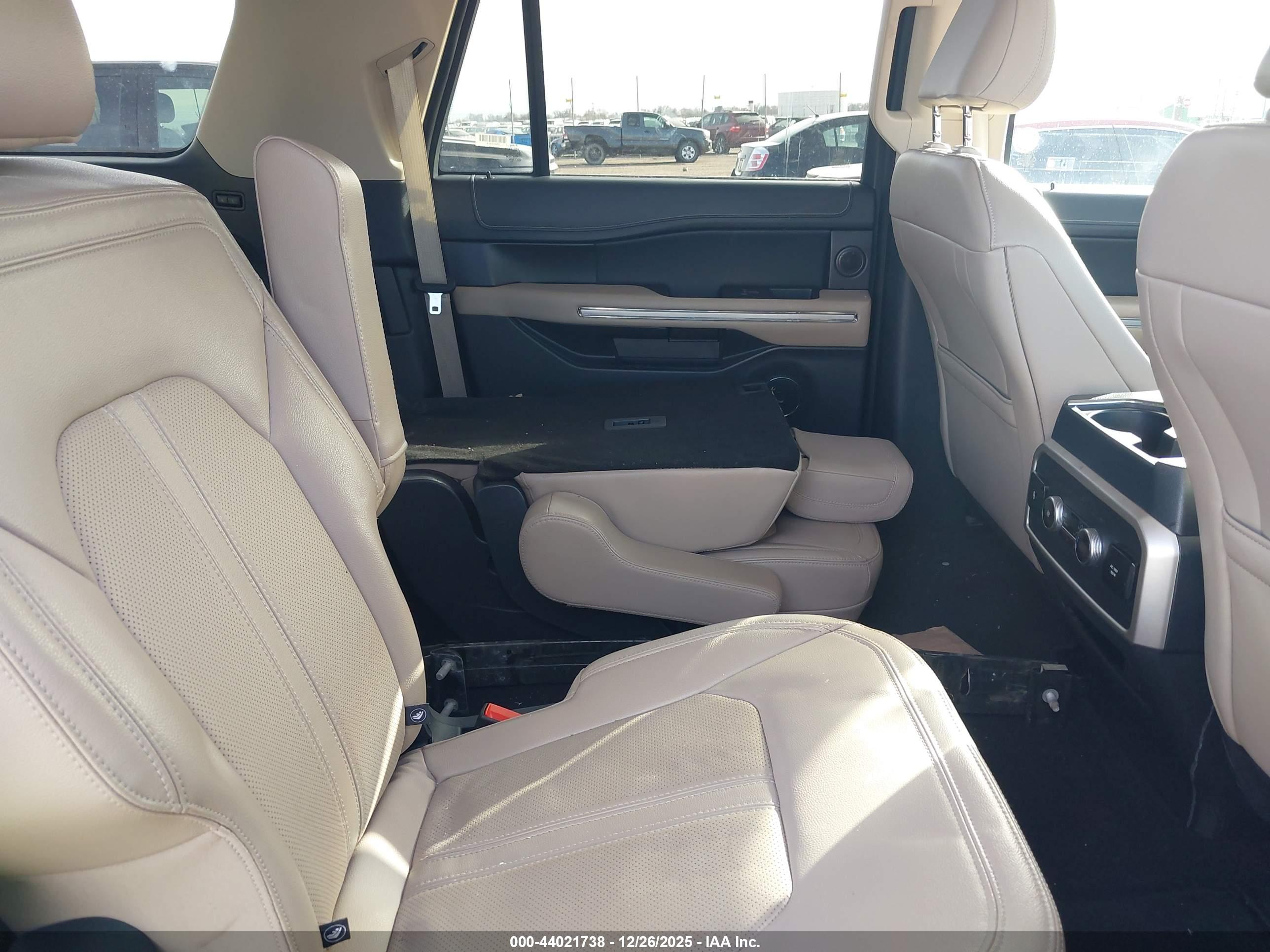 FORD EXPEDITION image 8