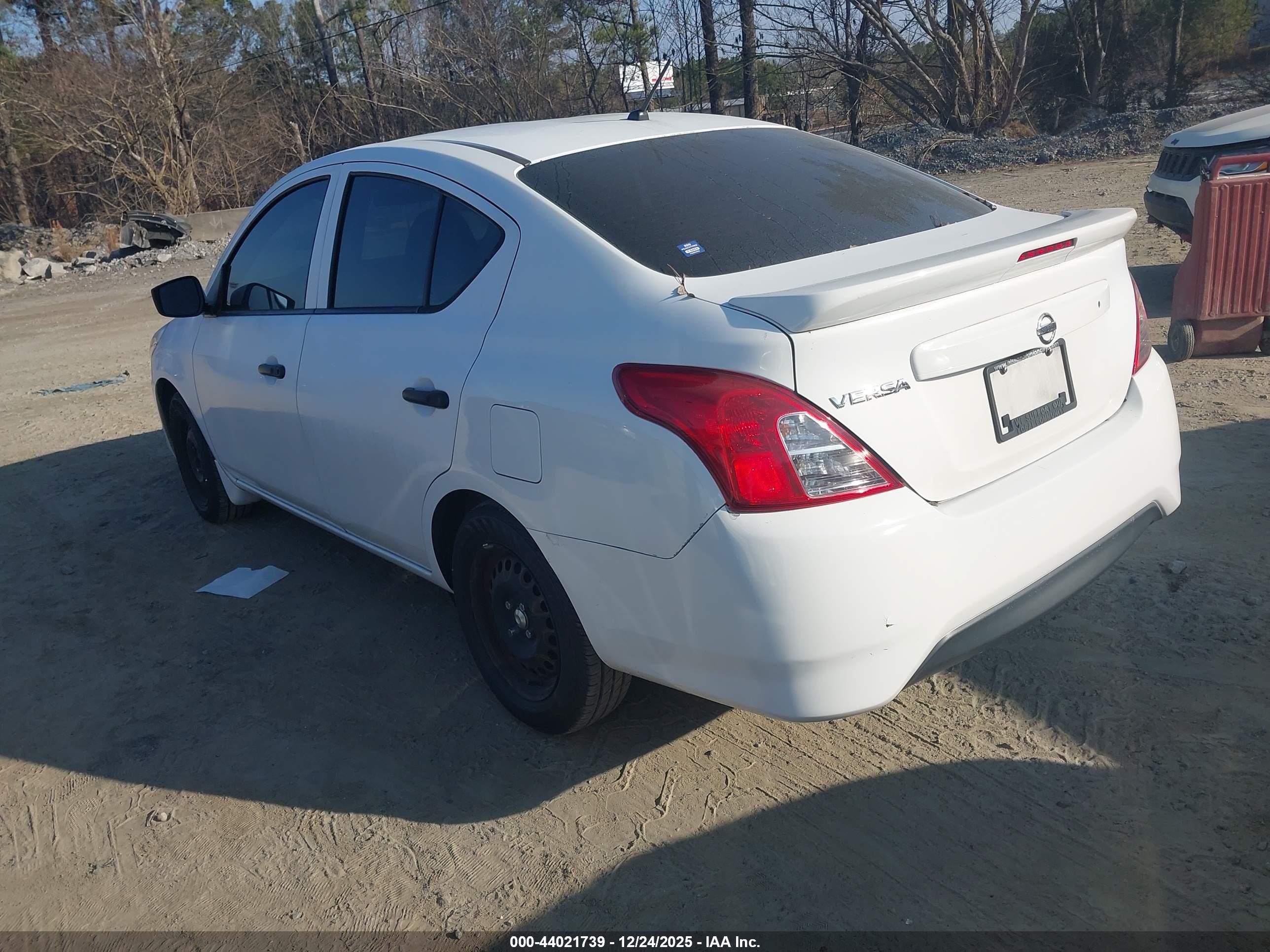 NISSAN VERSA image 3