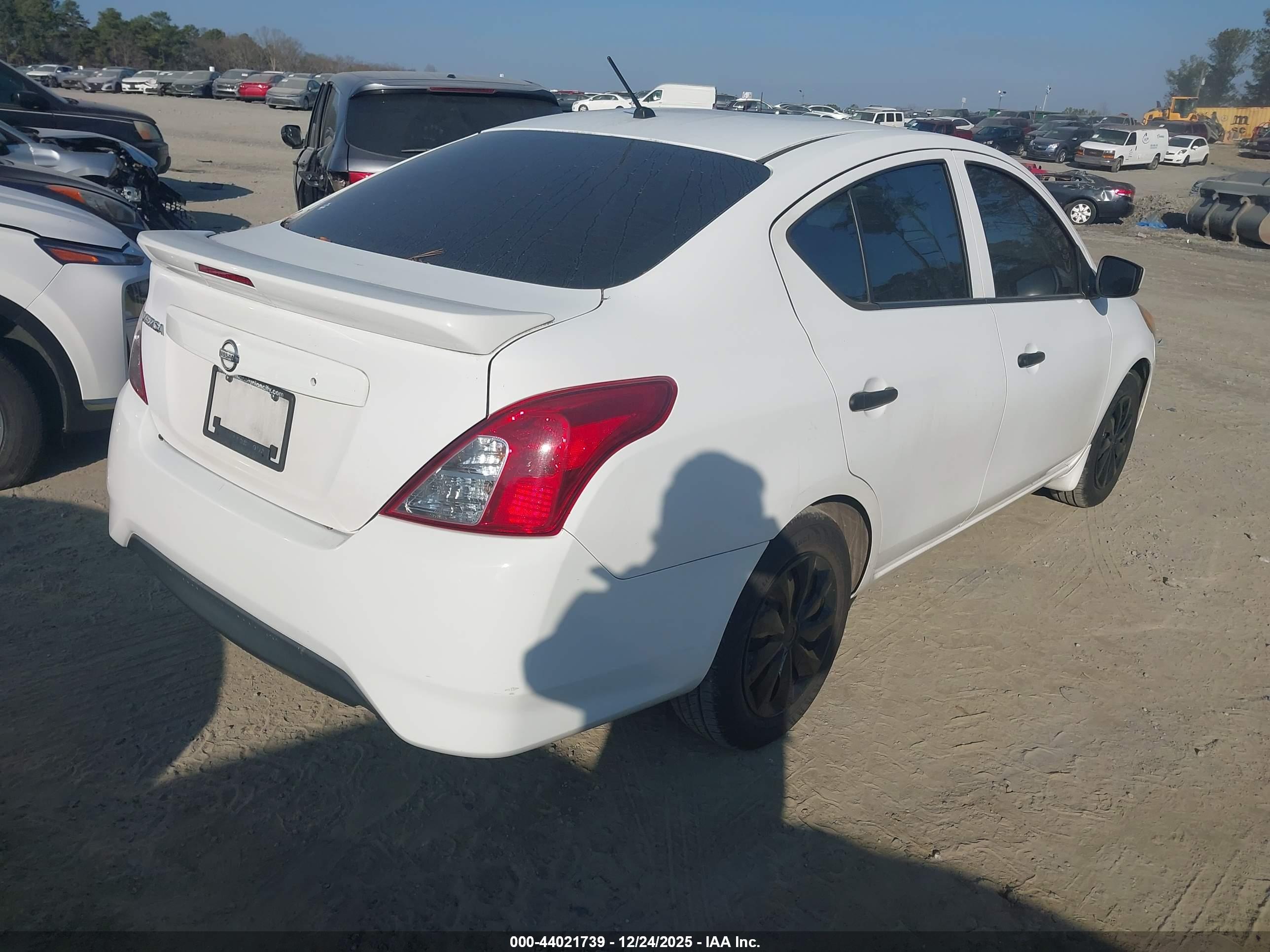 NISSAN VERSA image 4