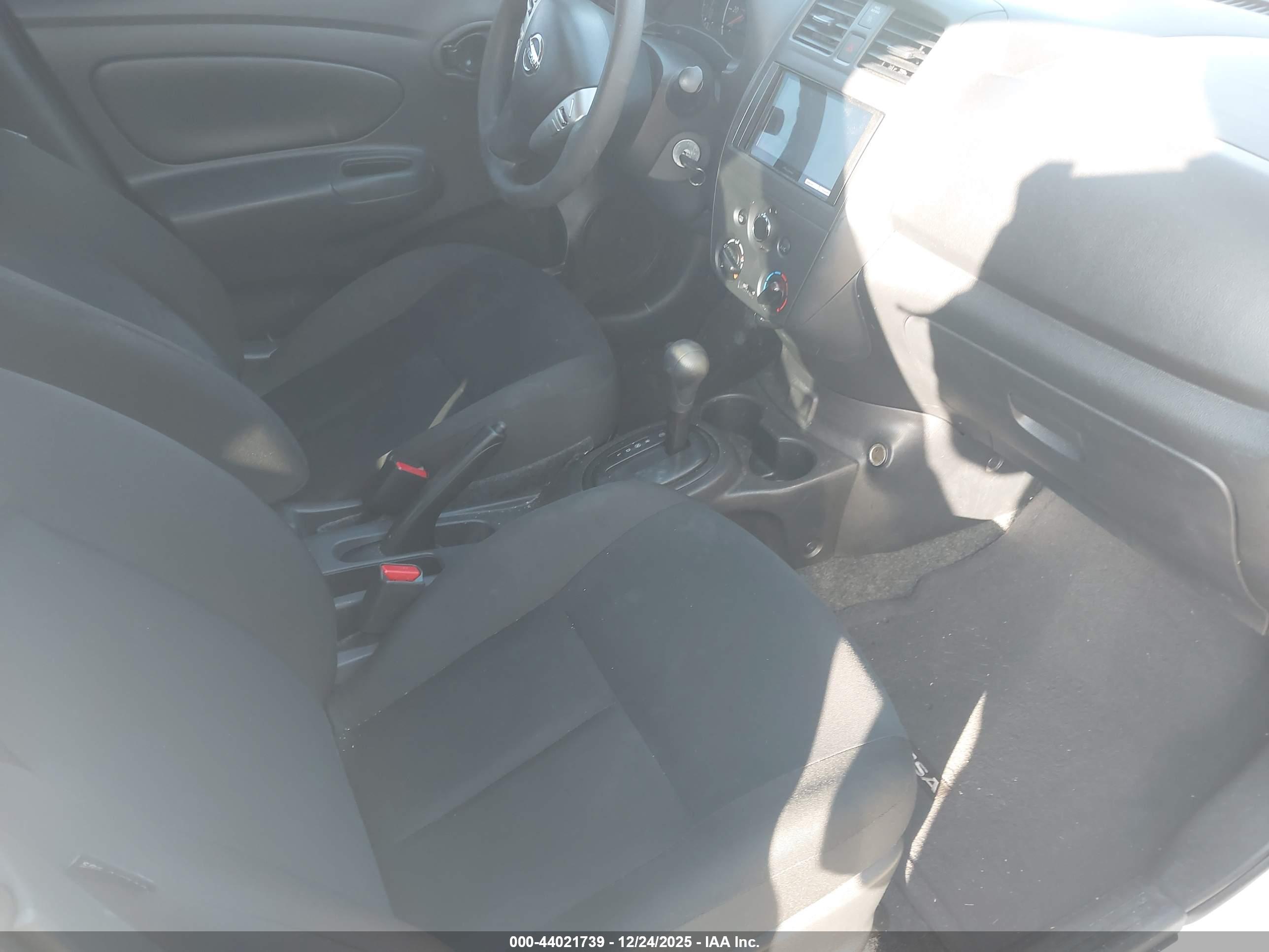 NISSAN VERSA image 5