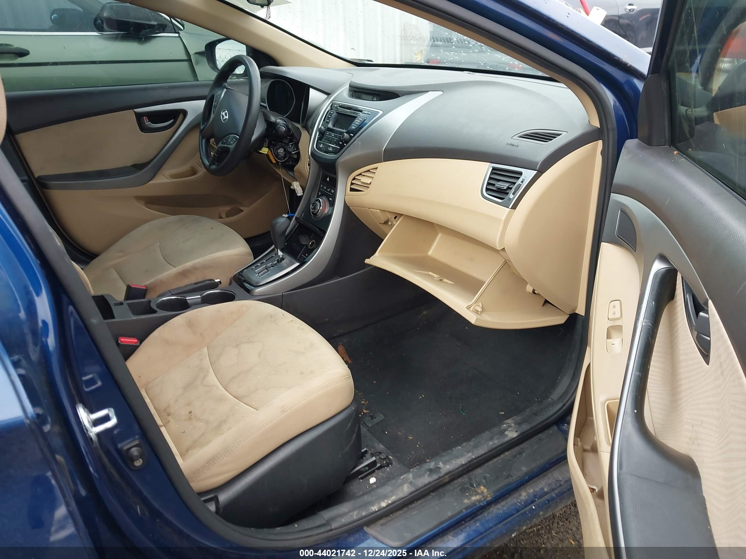 HYUNDAI ELANTRA image 5