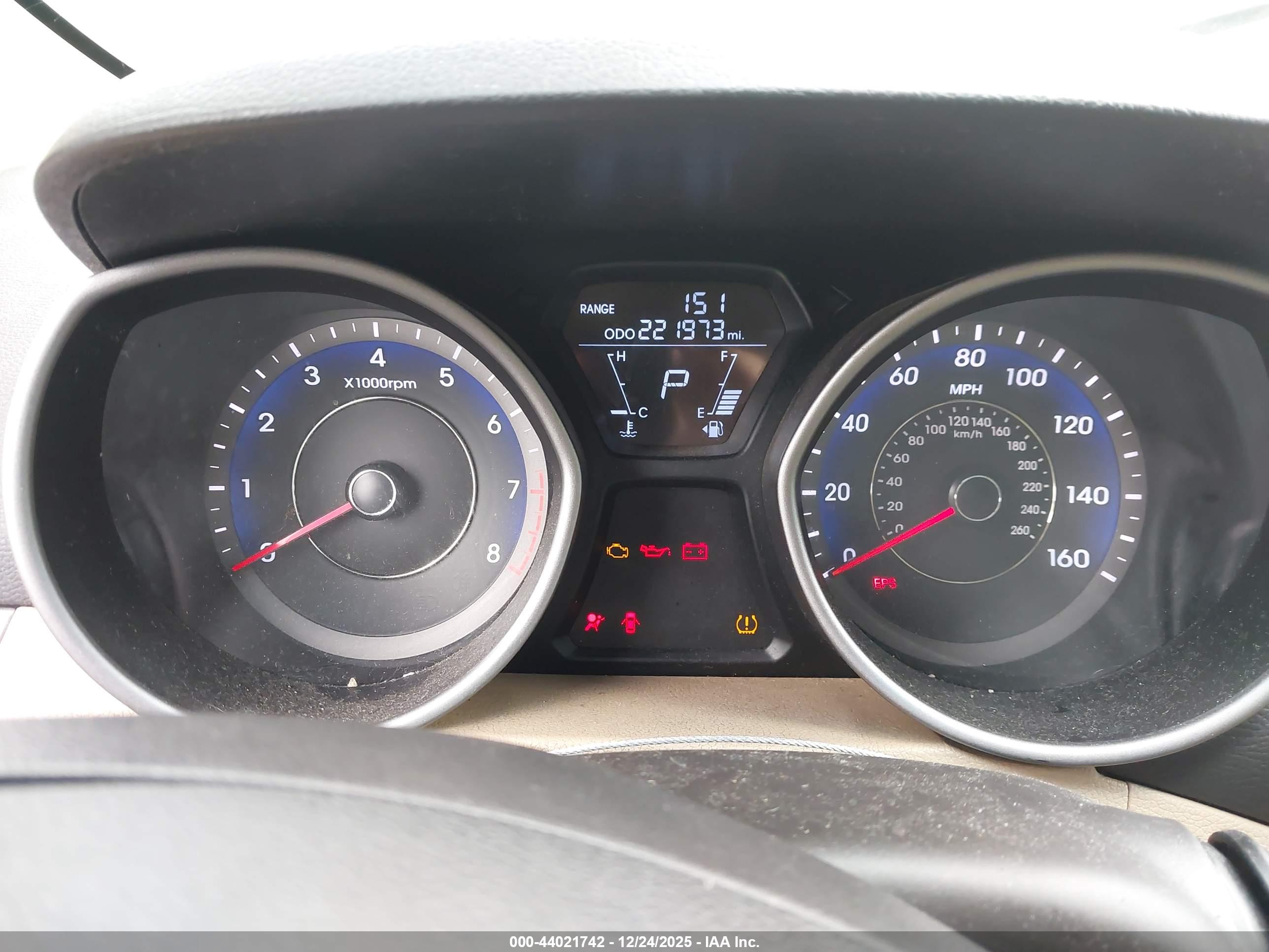 HYUNDAI ELANTRA image 7