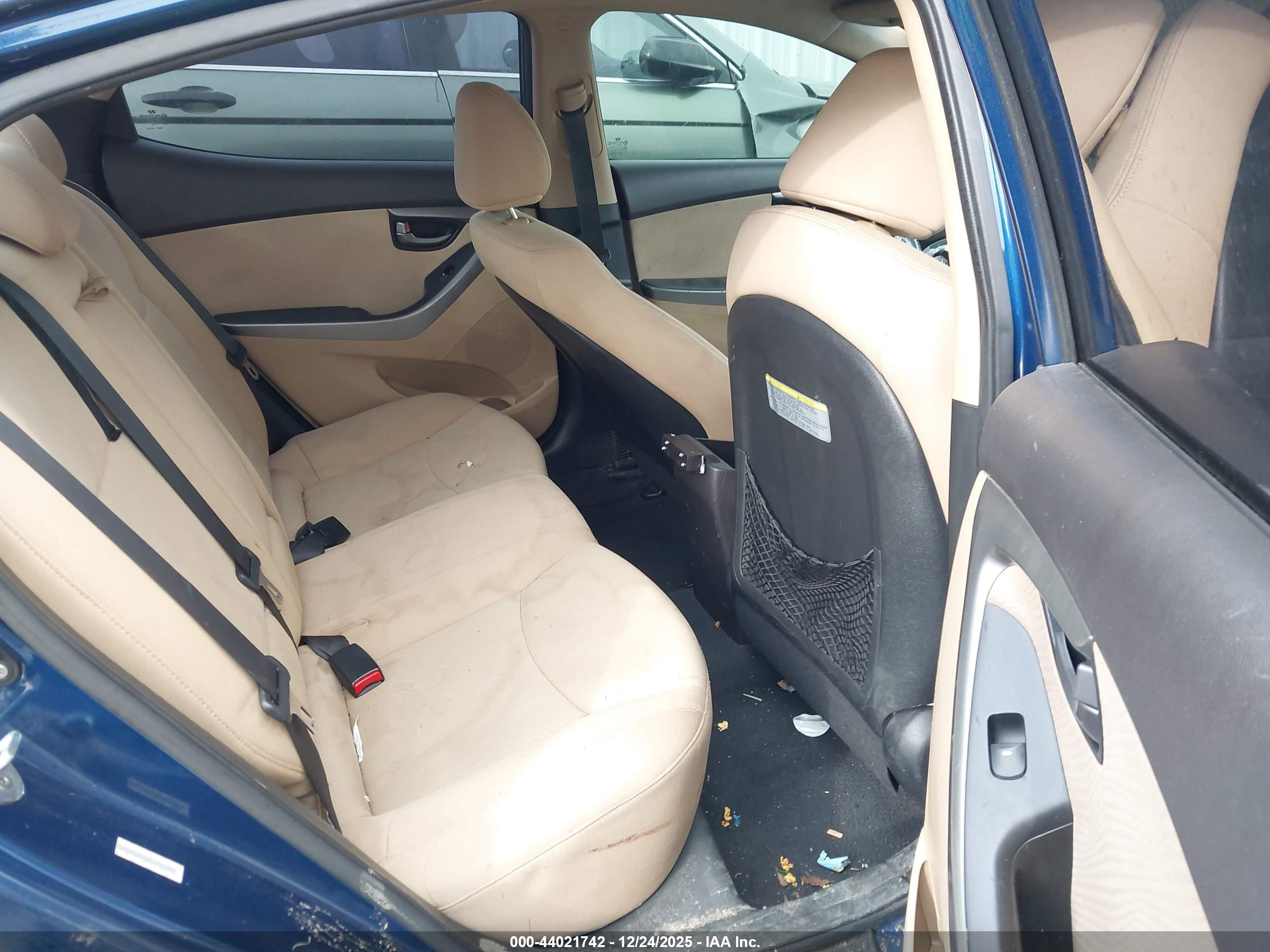 HYUNDAI ELANTRA image 8