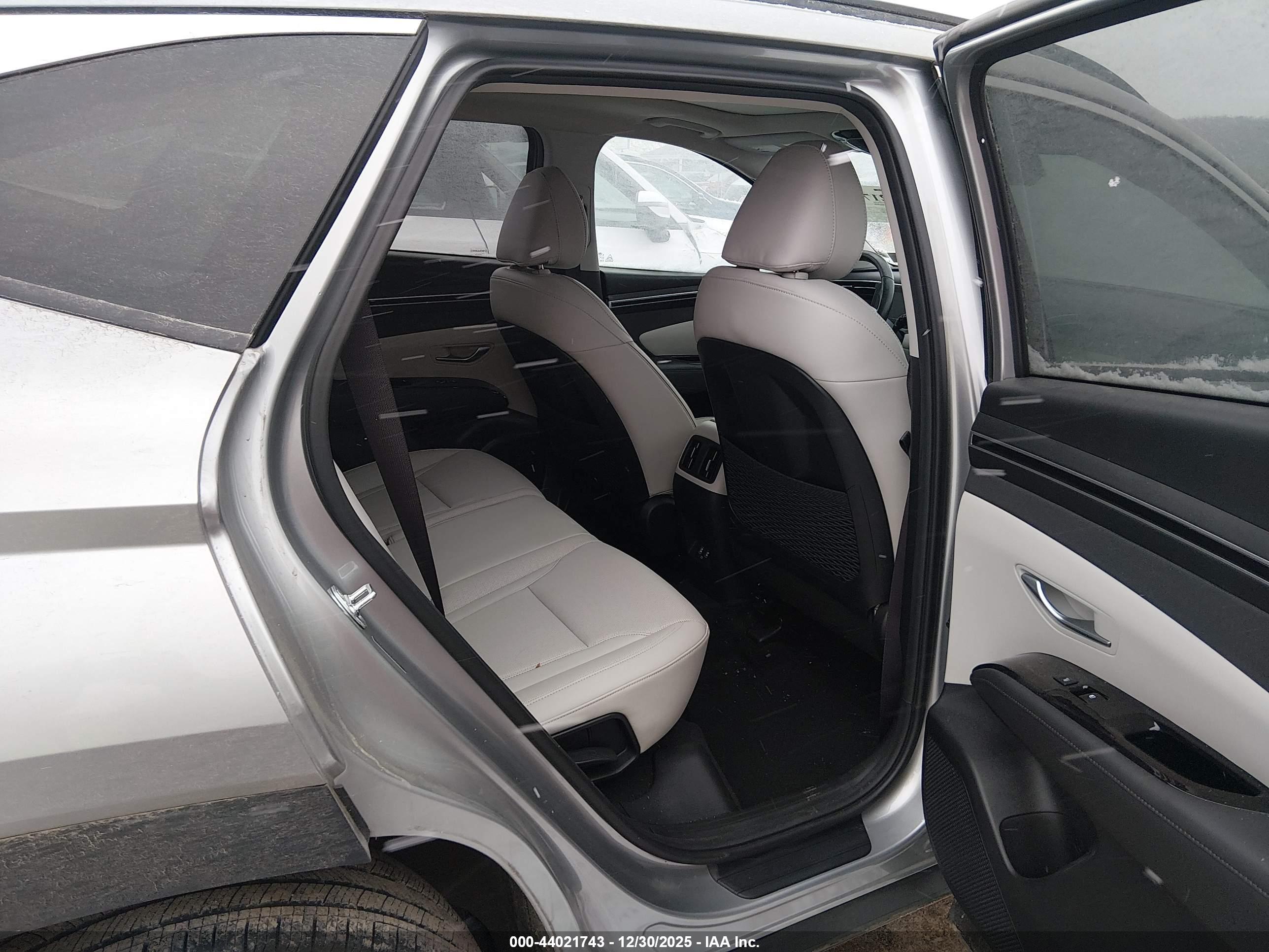 HYUNDAI TUCSON image 8