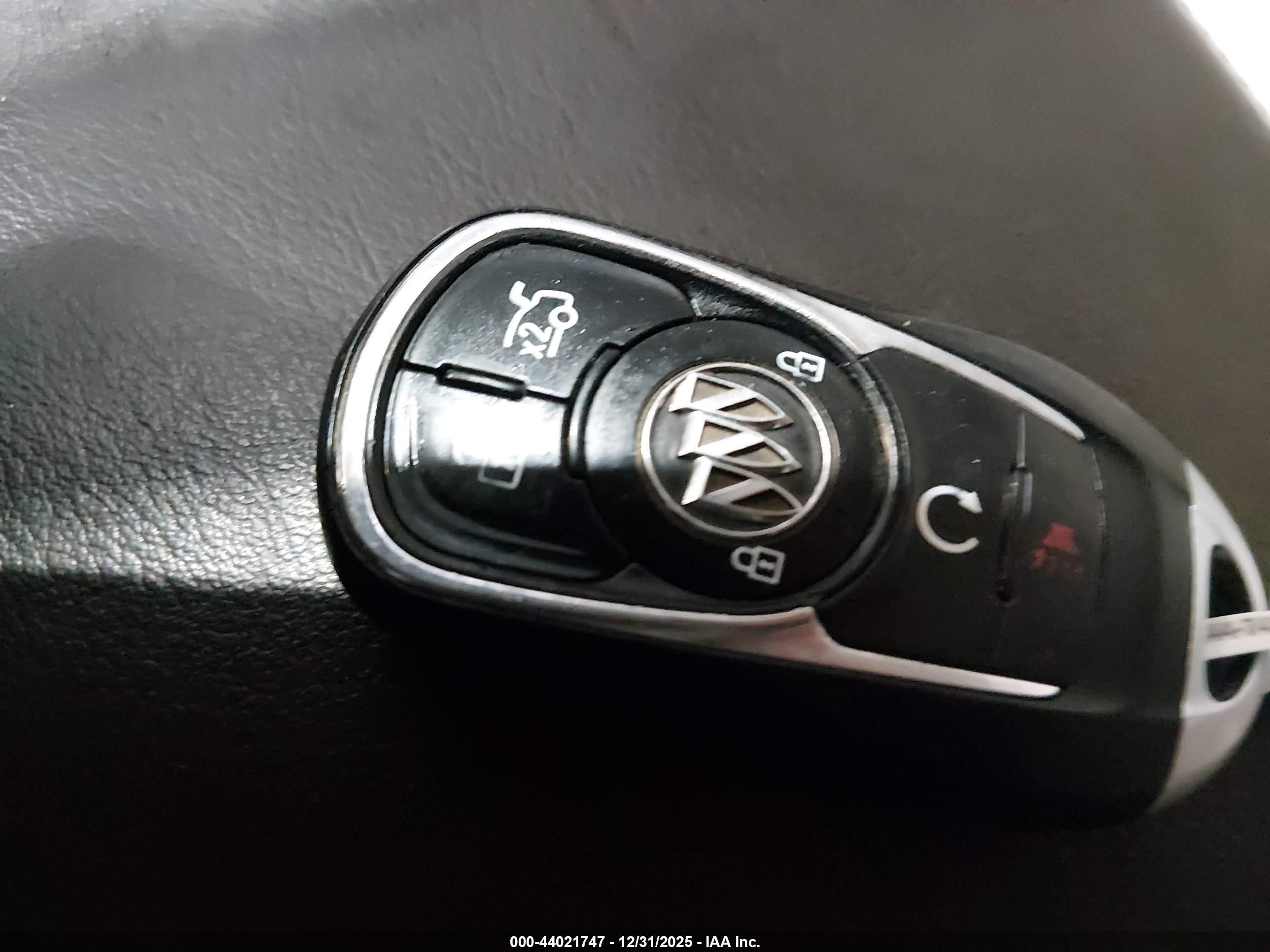 BUICK LACROSSE image 11