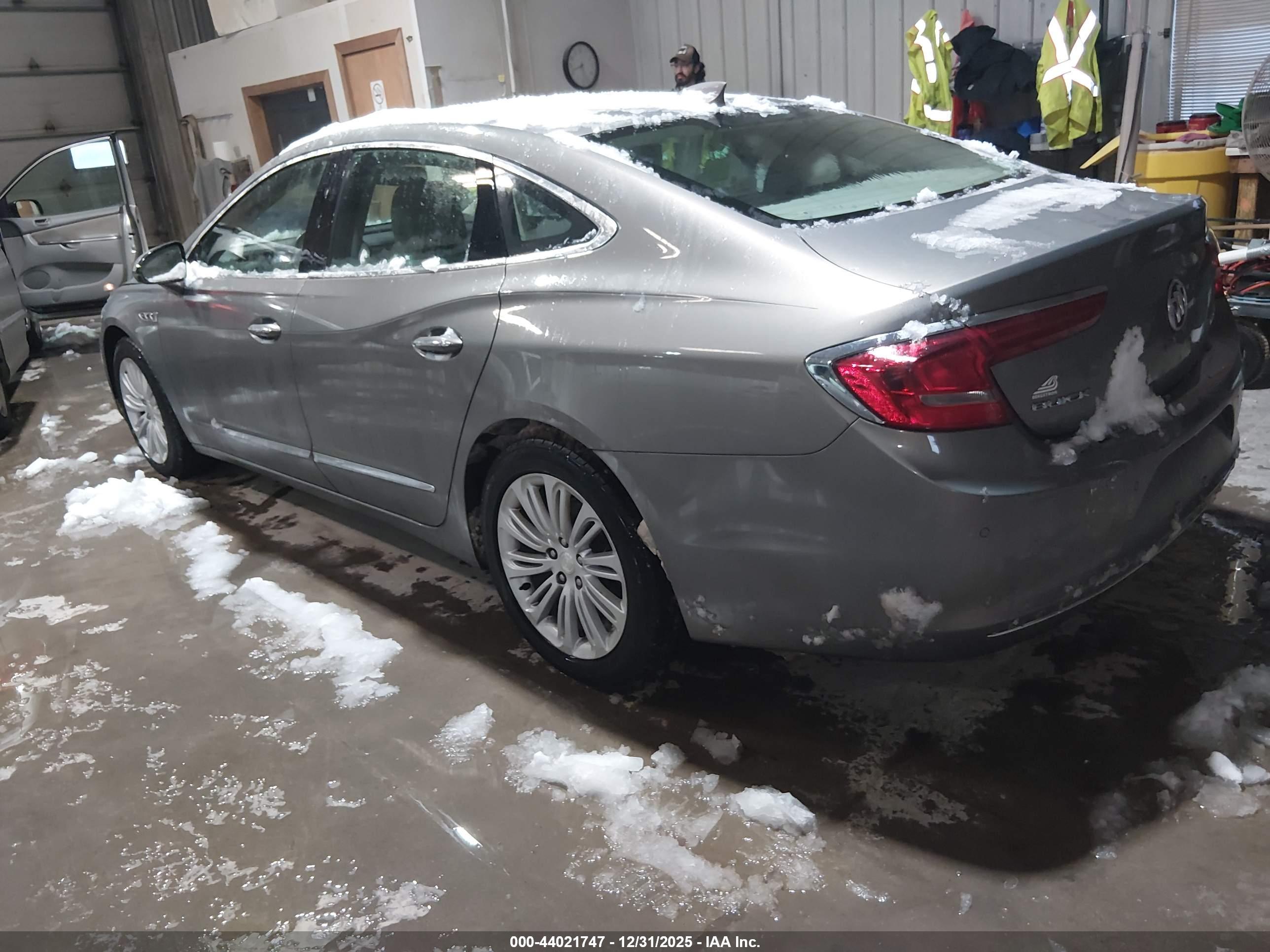 BUICK LACROSSE image 3