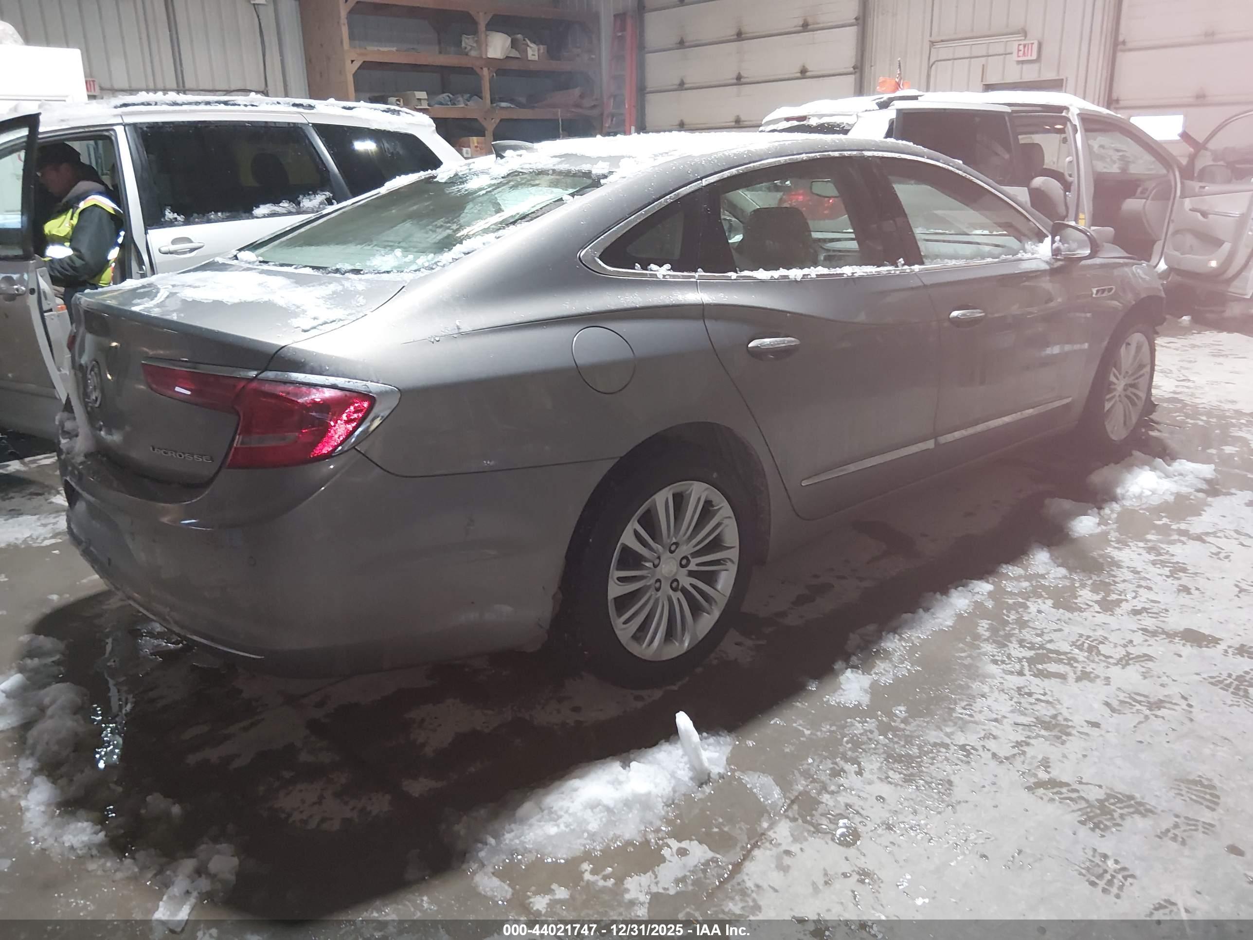 BUICK LACROSSE image 4