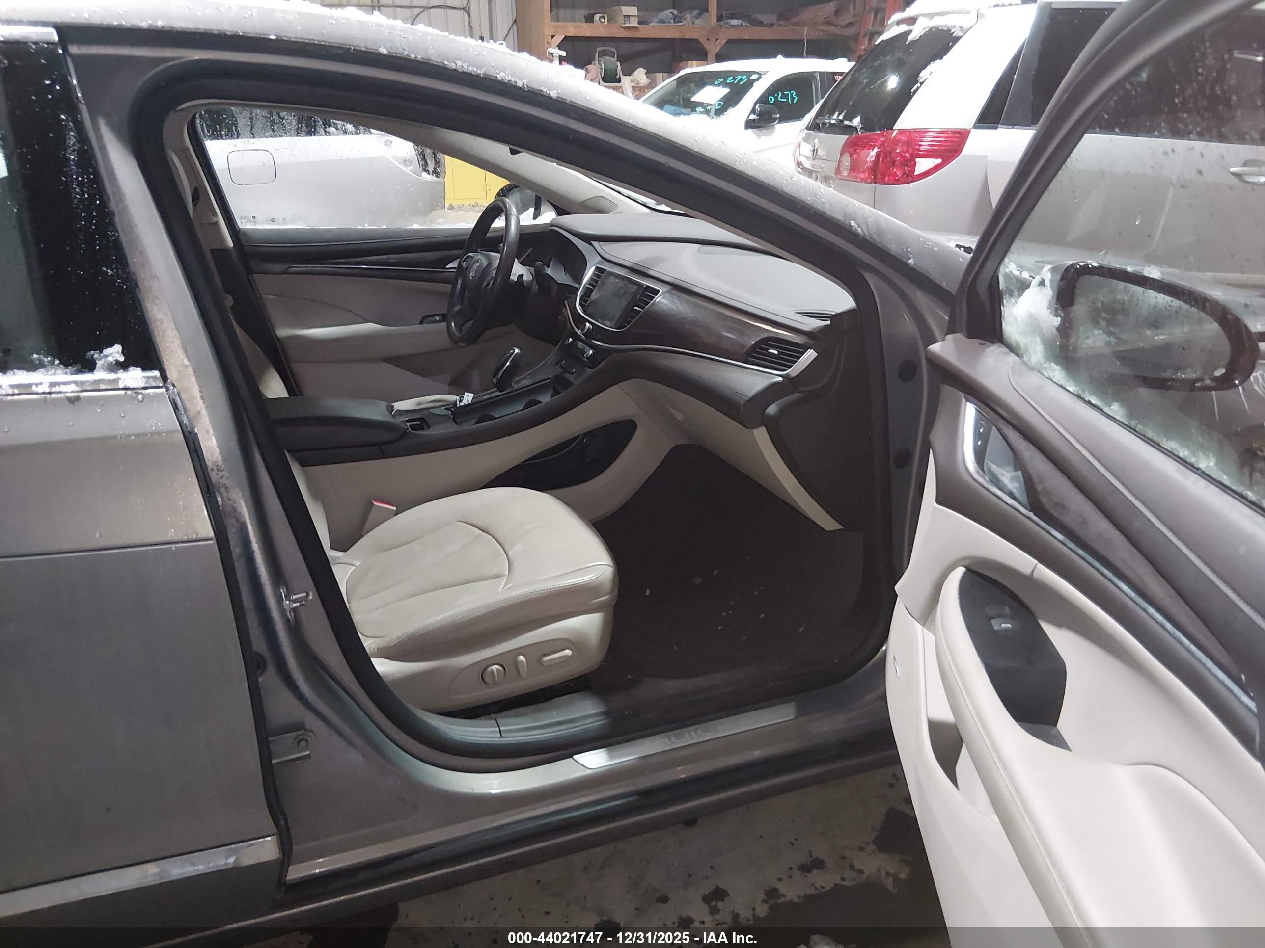 BUICK LACROSSE image 5