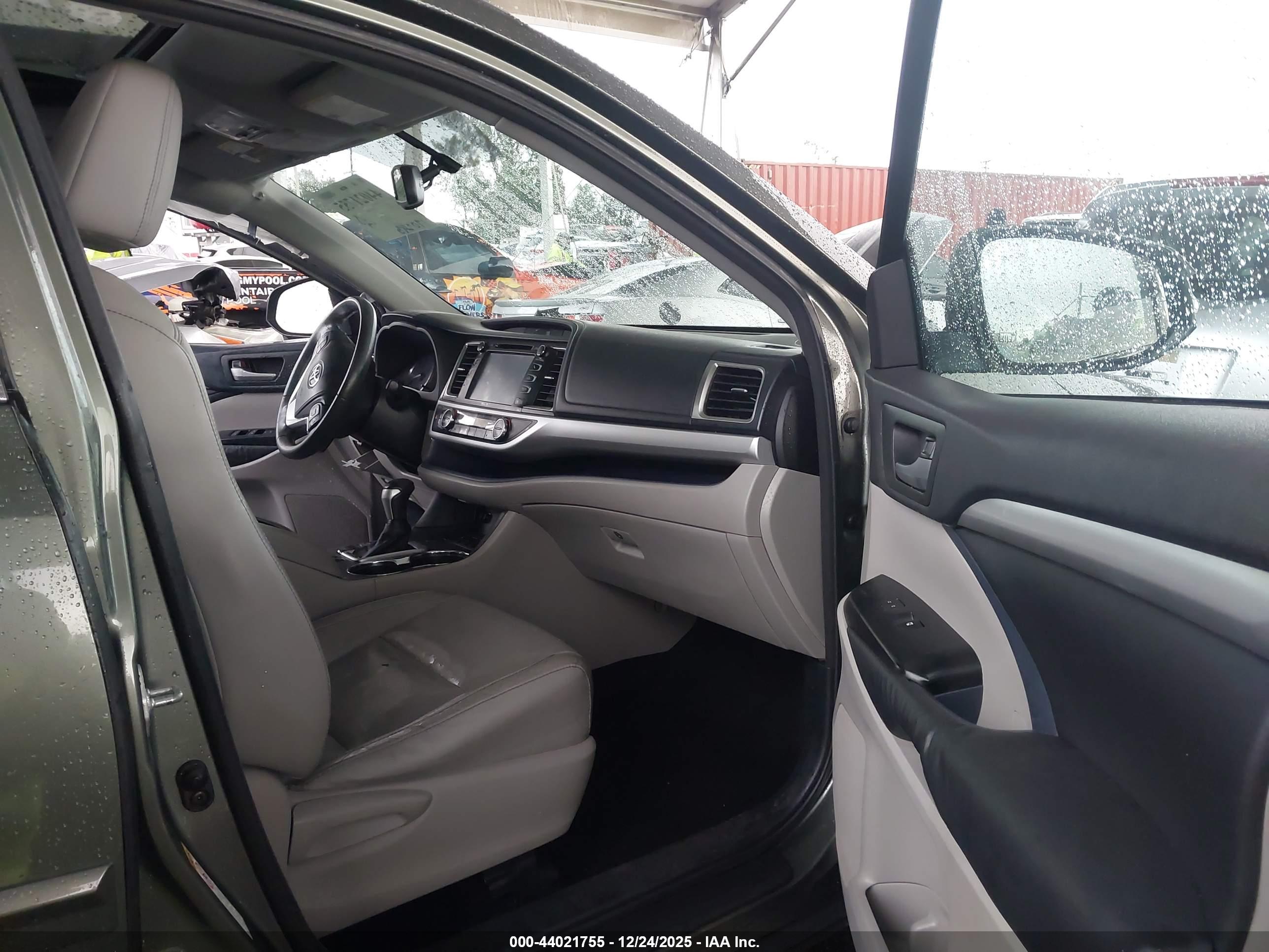 TOYOTA HIGHLANDER image 5
