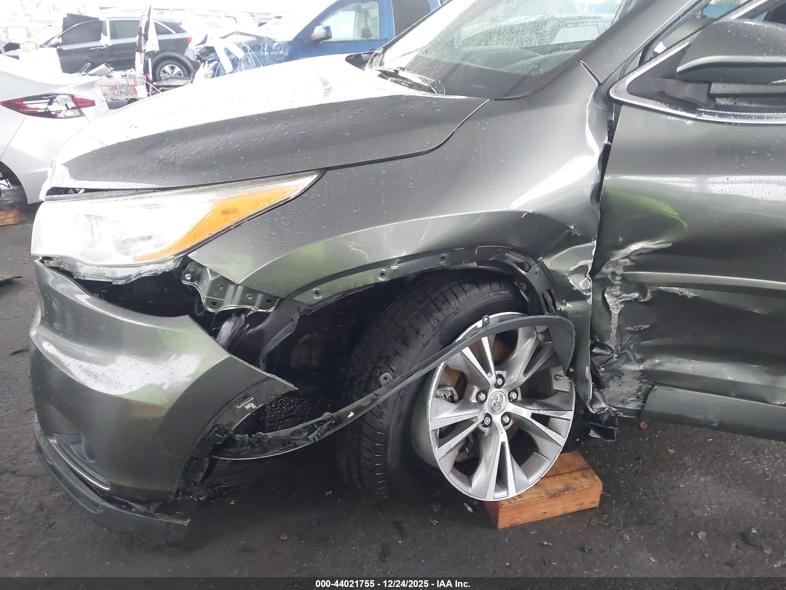 TOYOTA HIGHLANDER image 6