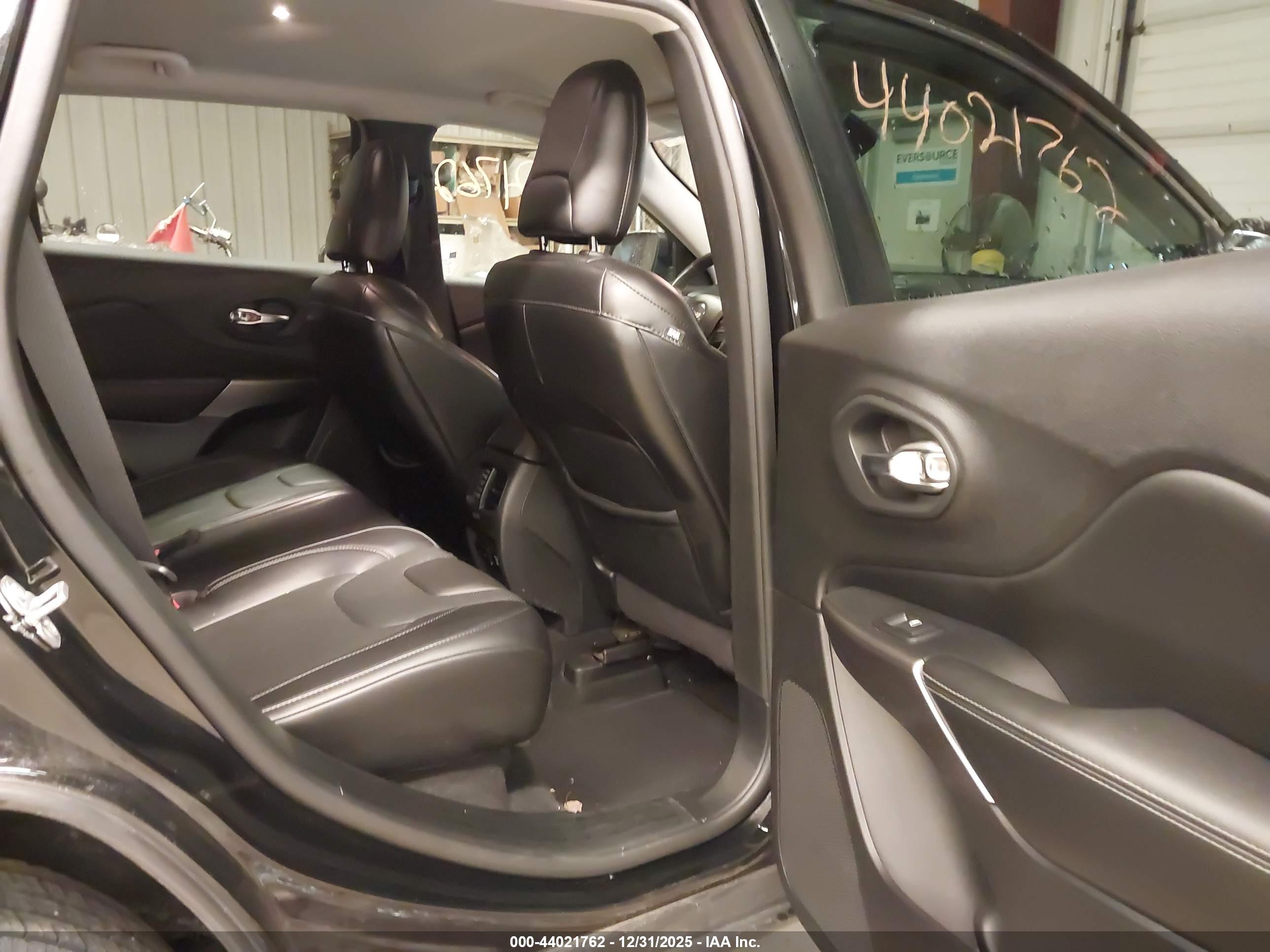 JEEP CHEROKEE image 8