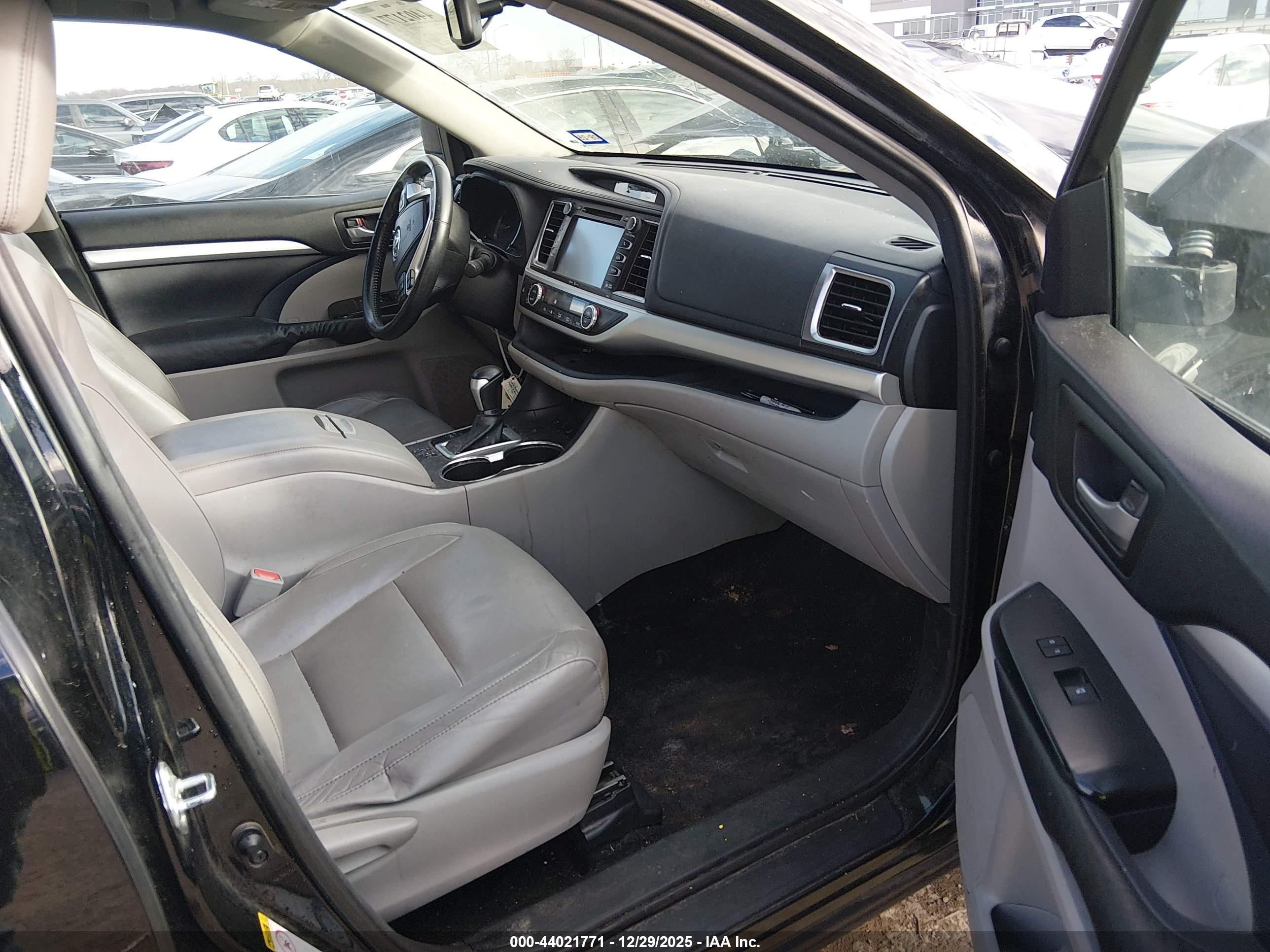 TOYOTA HIGHLANDER image 5