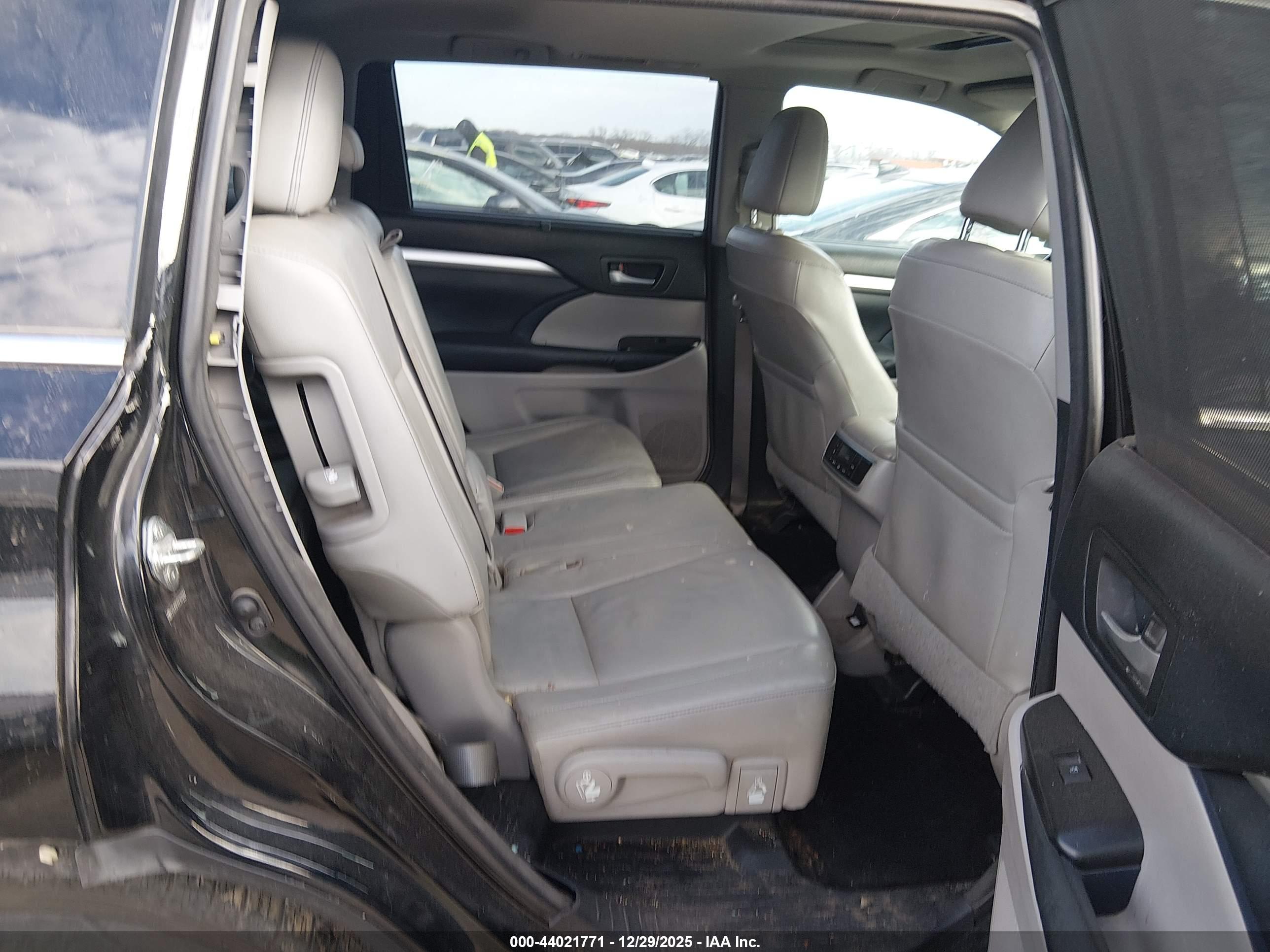 TOYOTA HIGHLANDER image 8